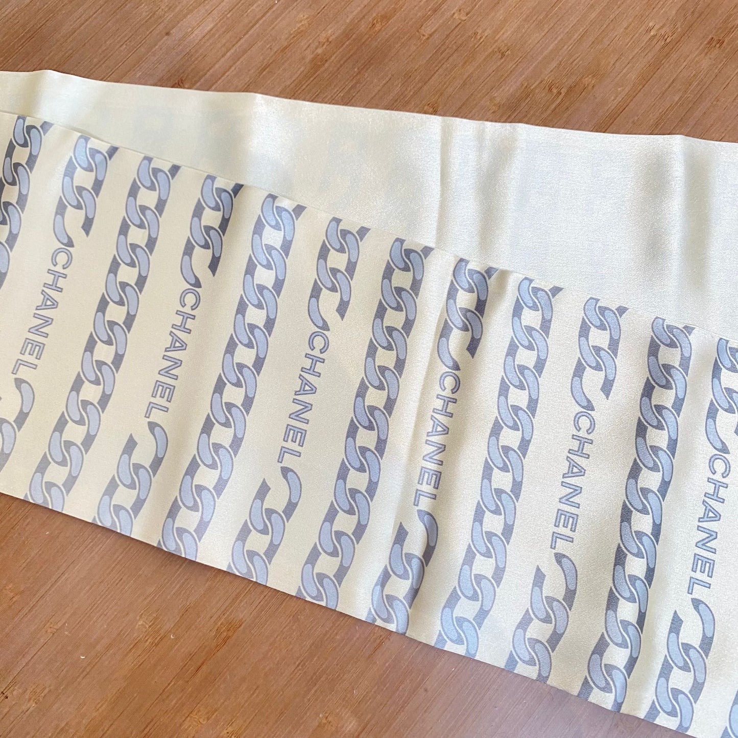 Chanel 100%真絲長絲巾 有tag