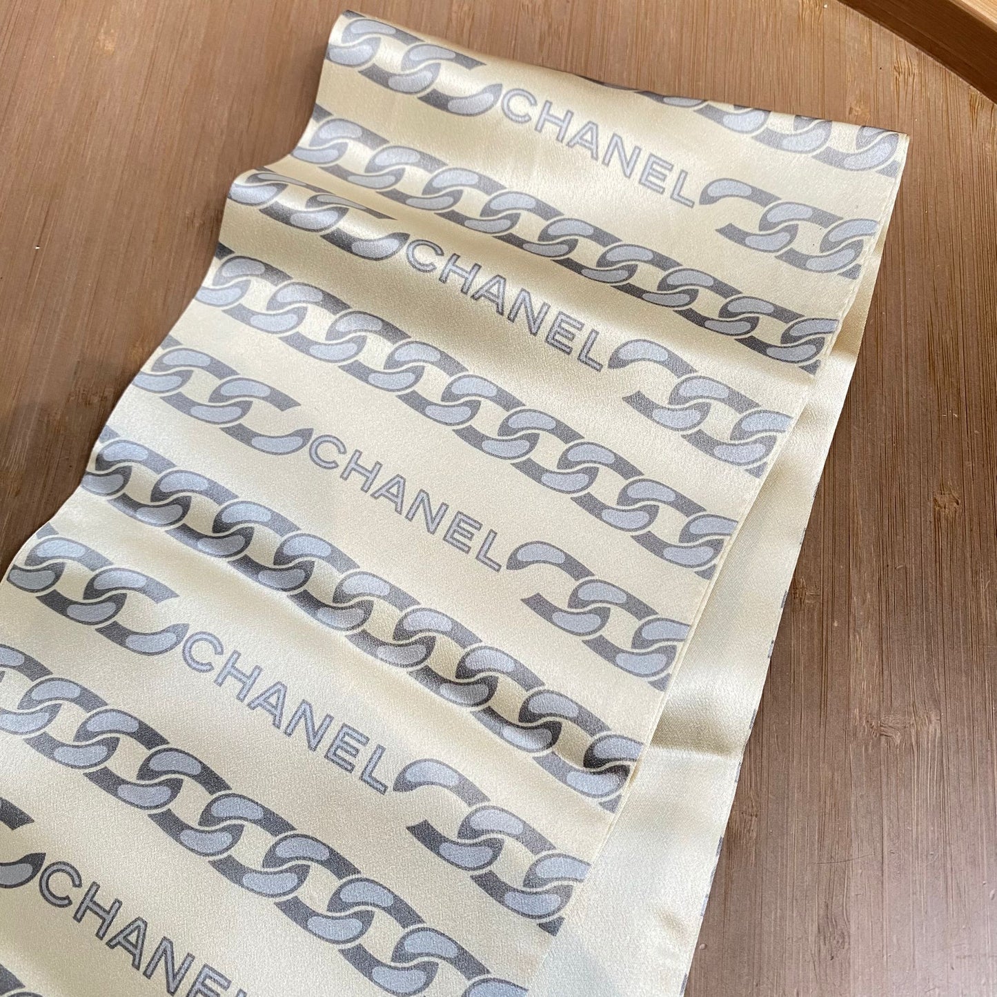 Chanel 100%真絲長絲巾 有tag