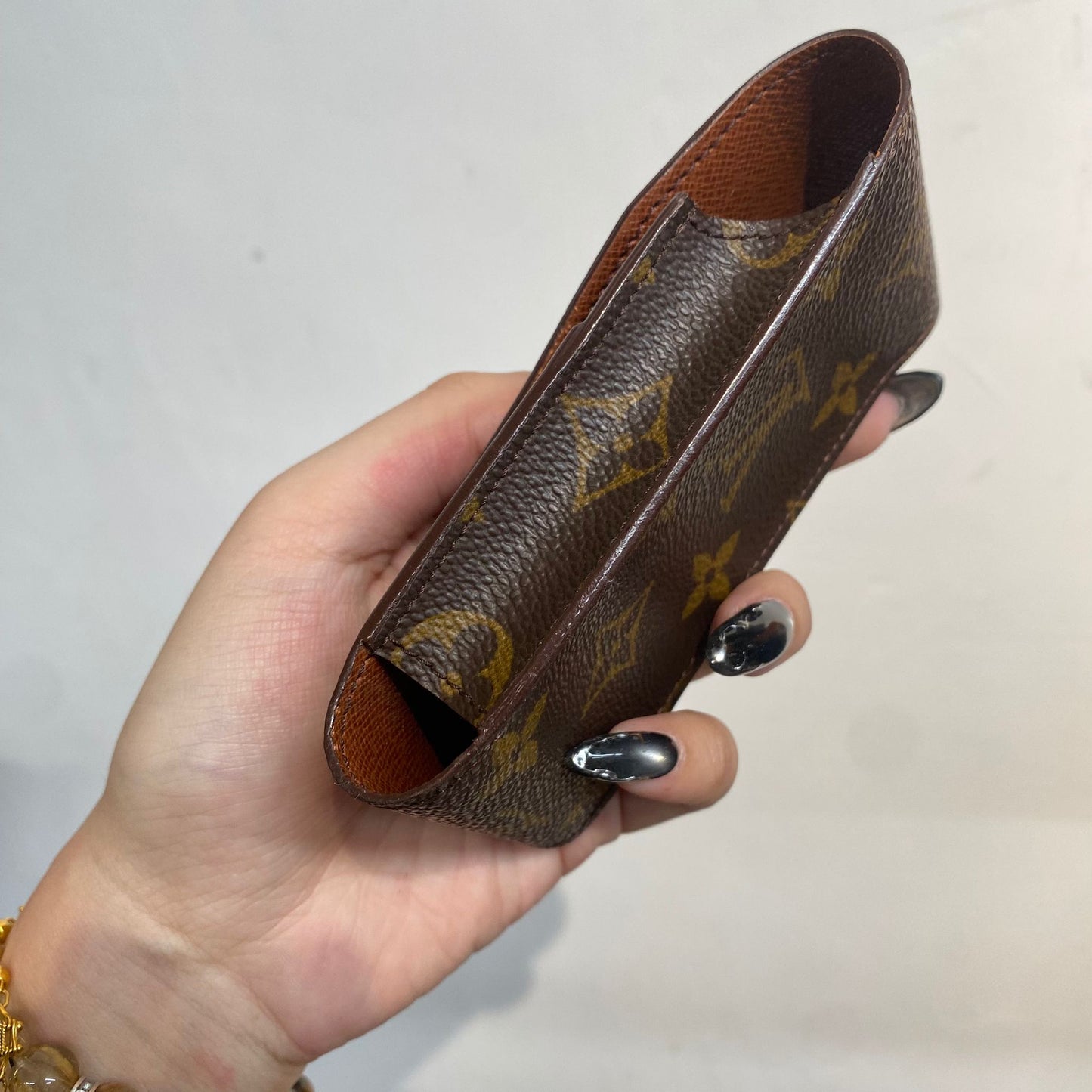 LV Case