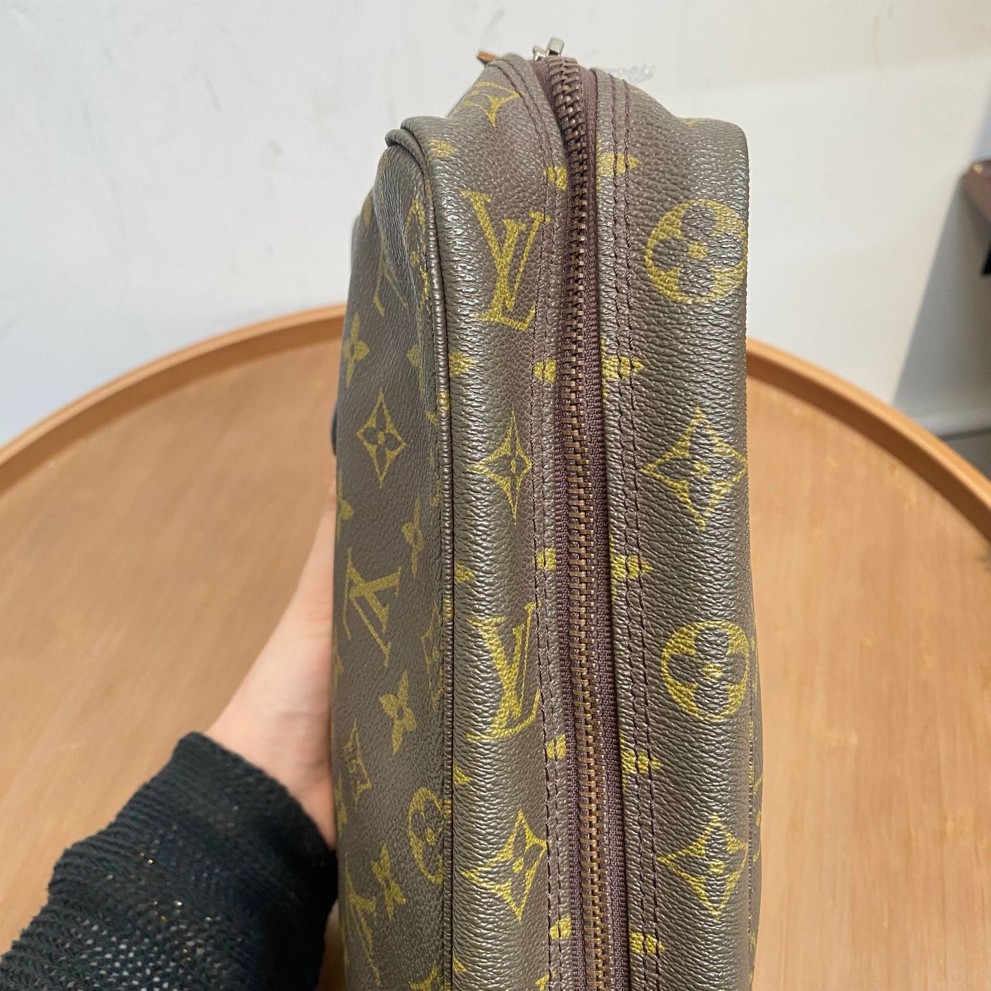 LV Pouch