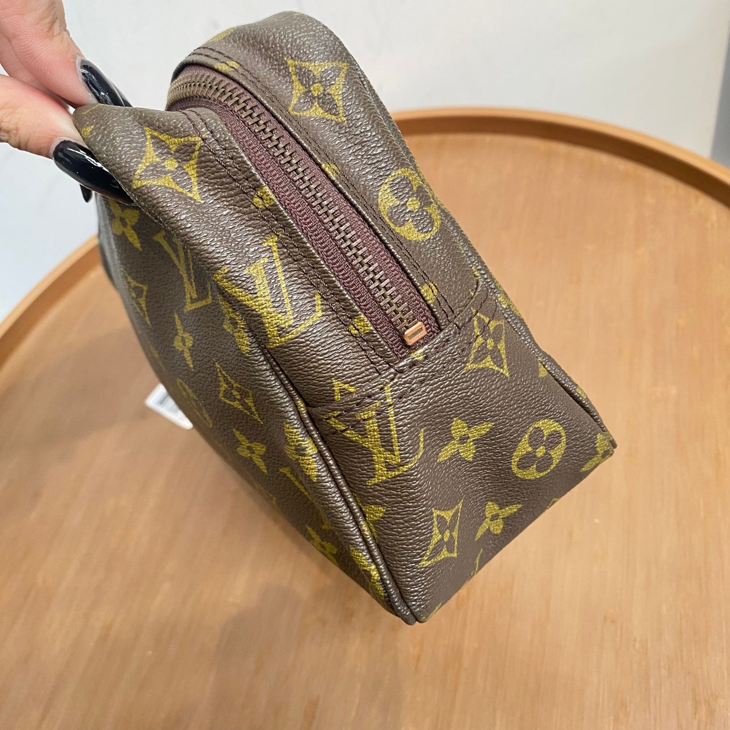 LV Pouch