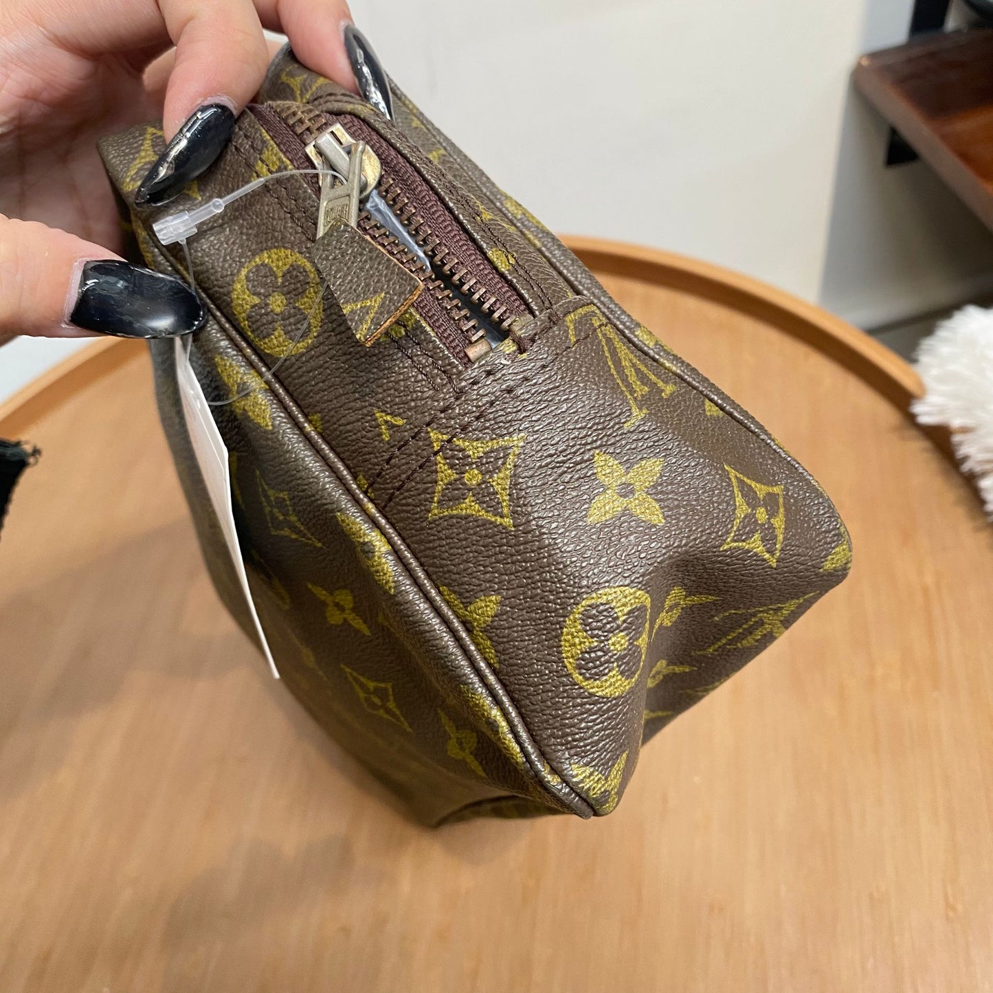 LV Pouch