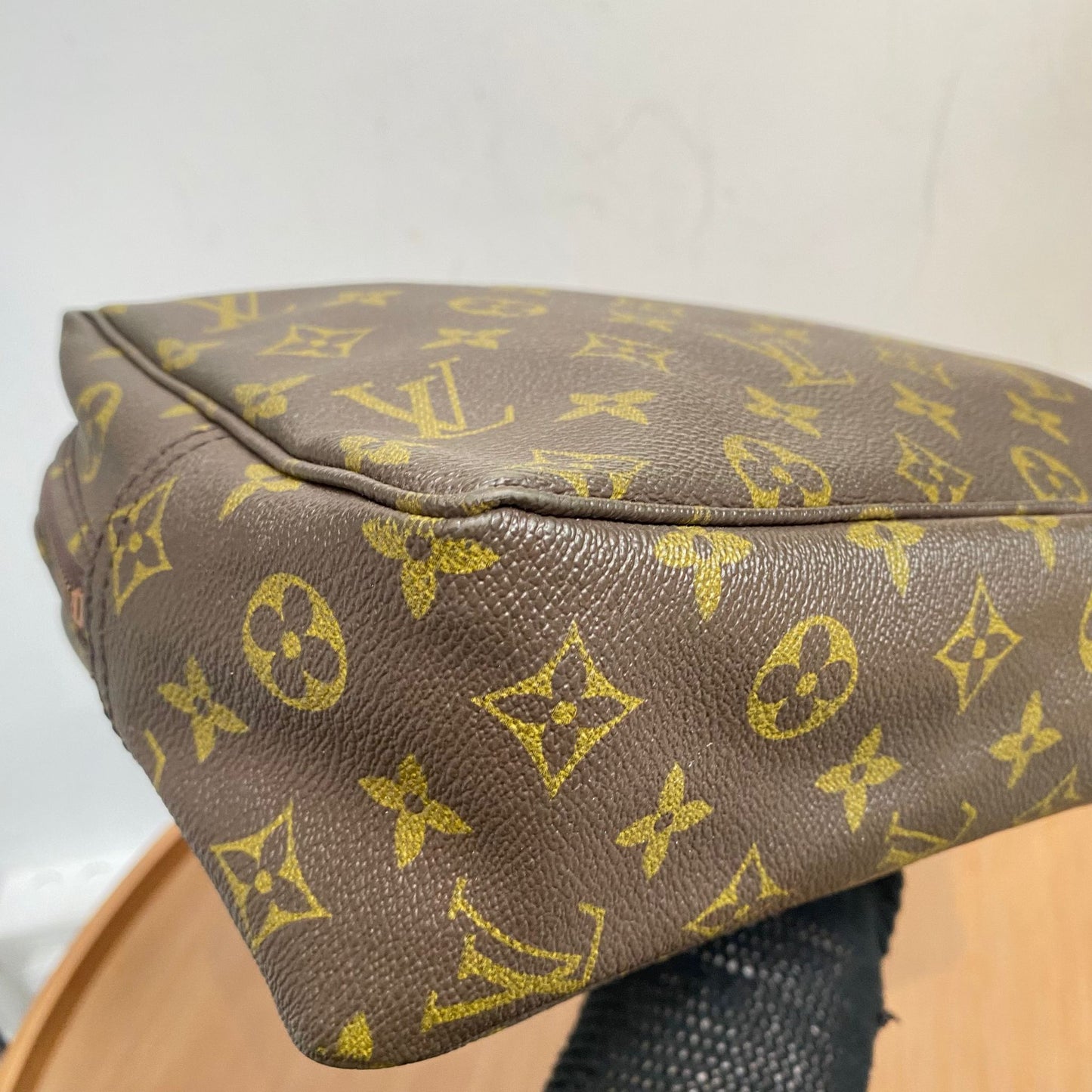 LV Pouch