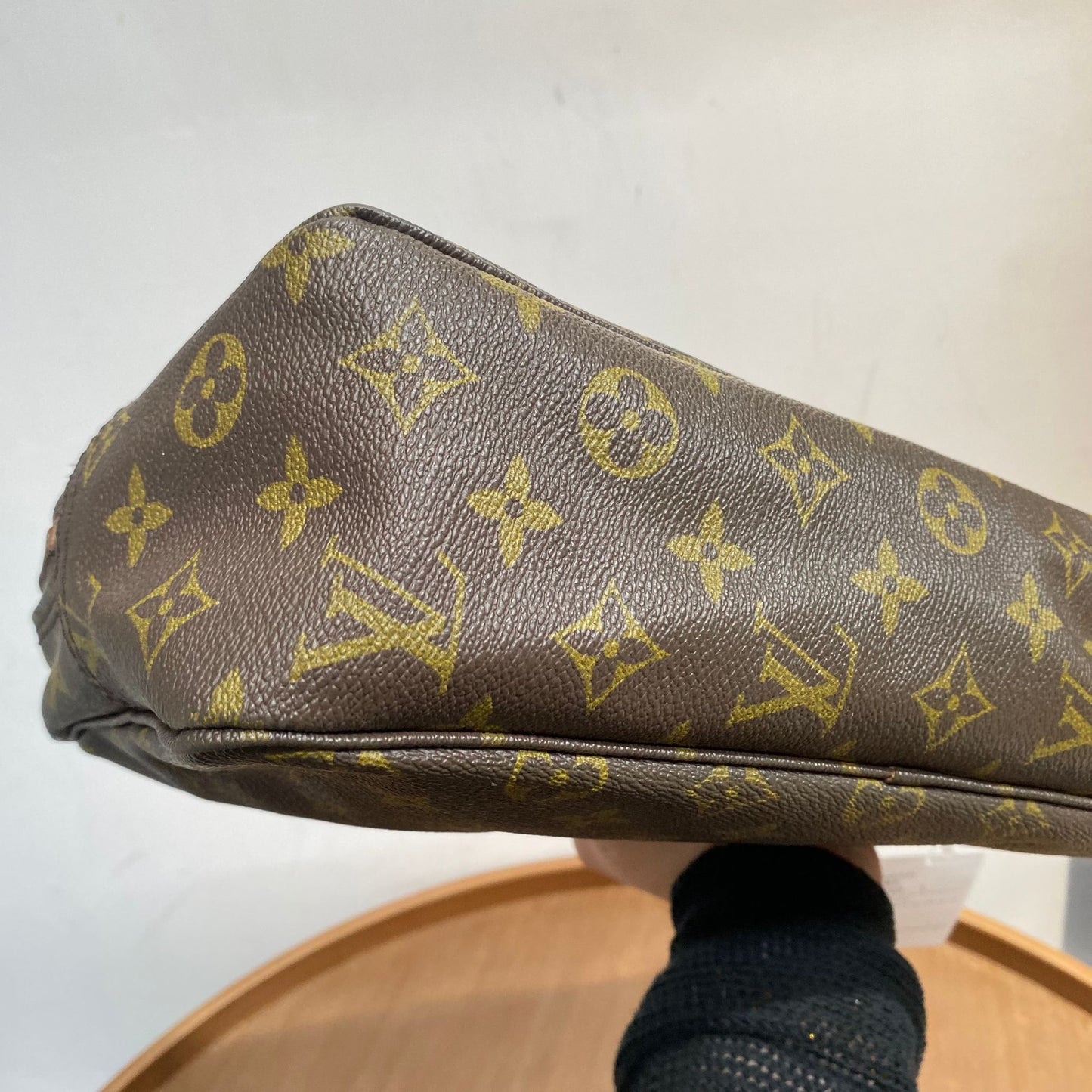 LV Pouch