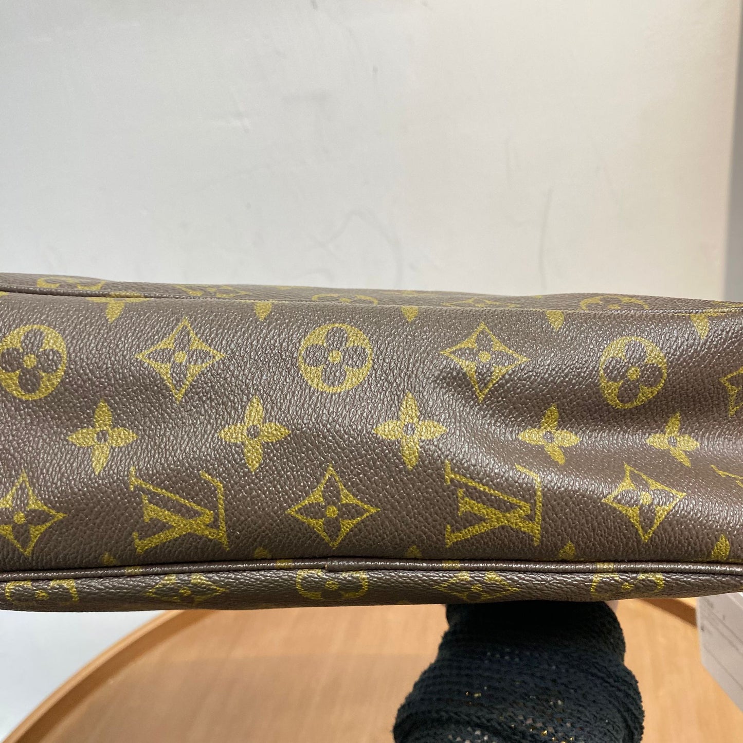 LV Pouch