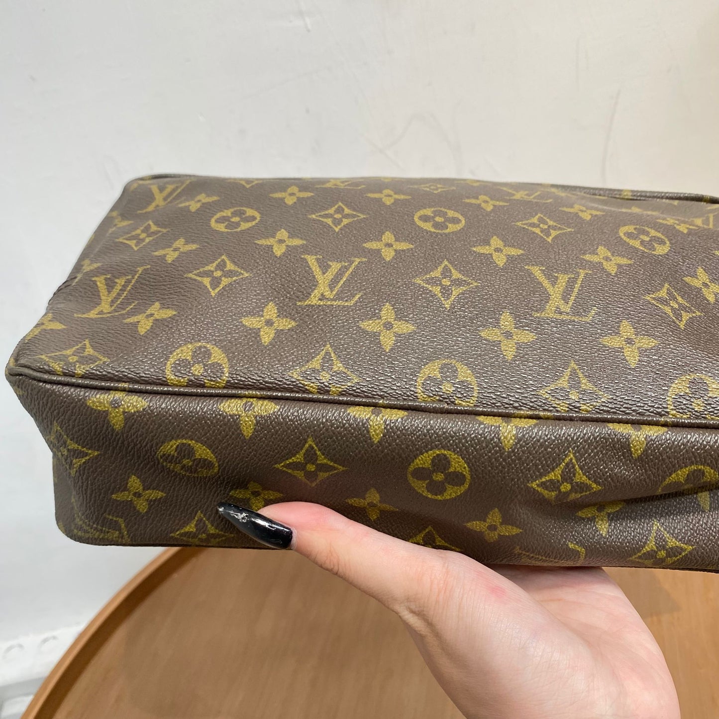LV Pouch