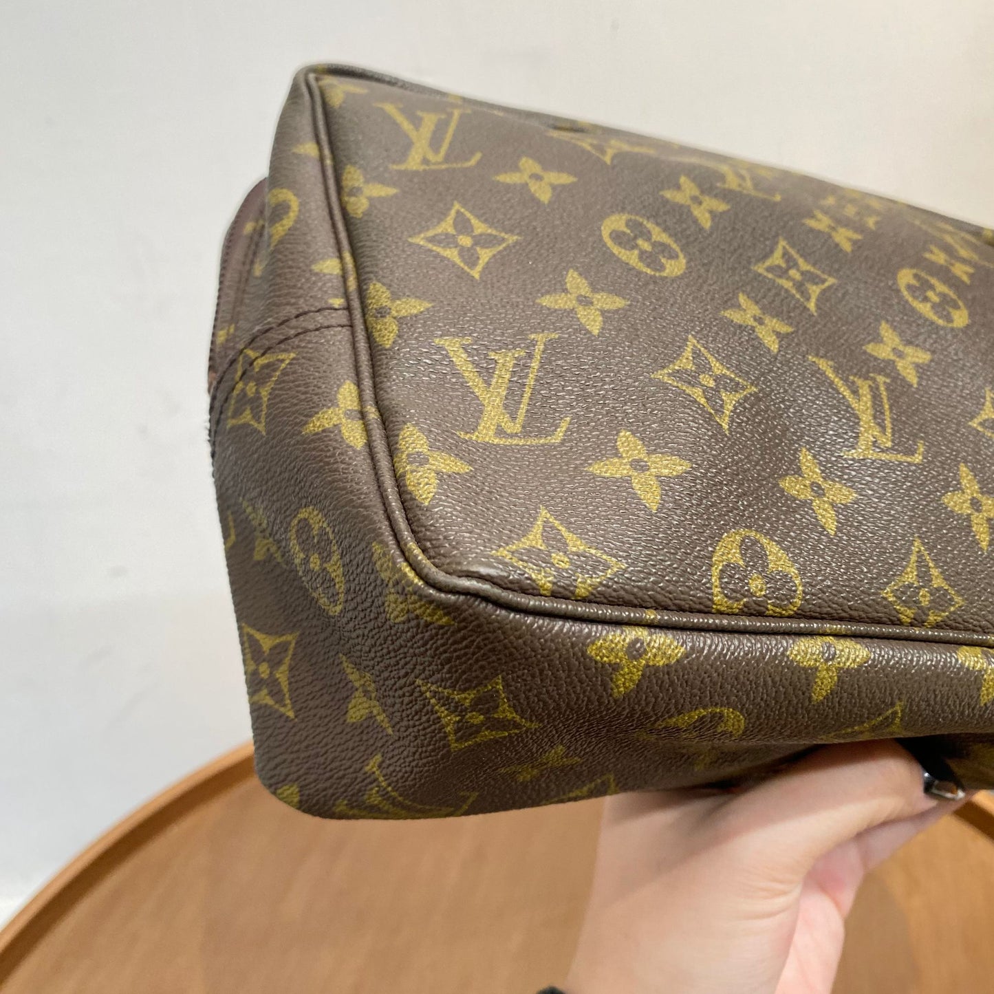 LV Pouch