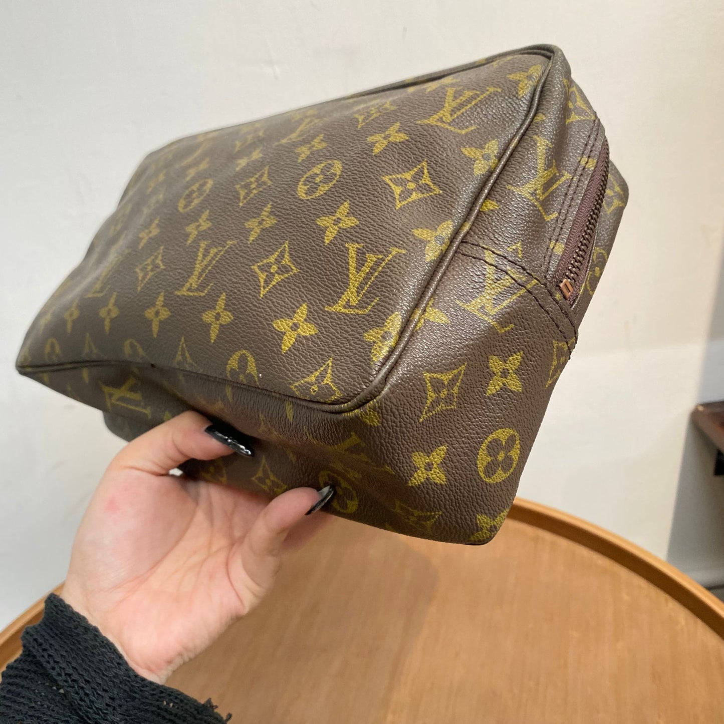 LV Pouch