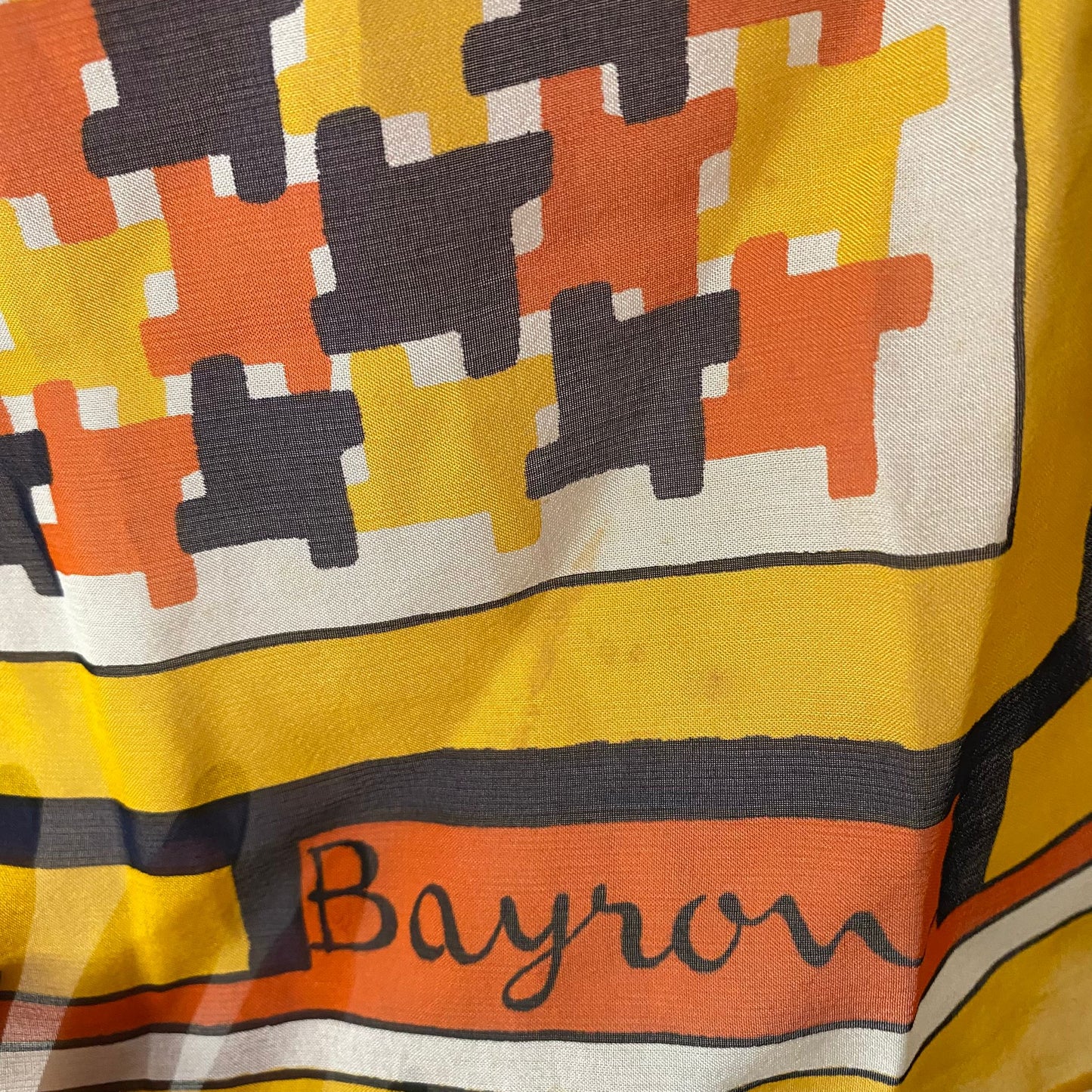 Bayron 100% 真絲大絲巾 有tag