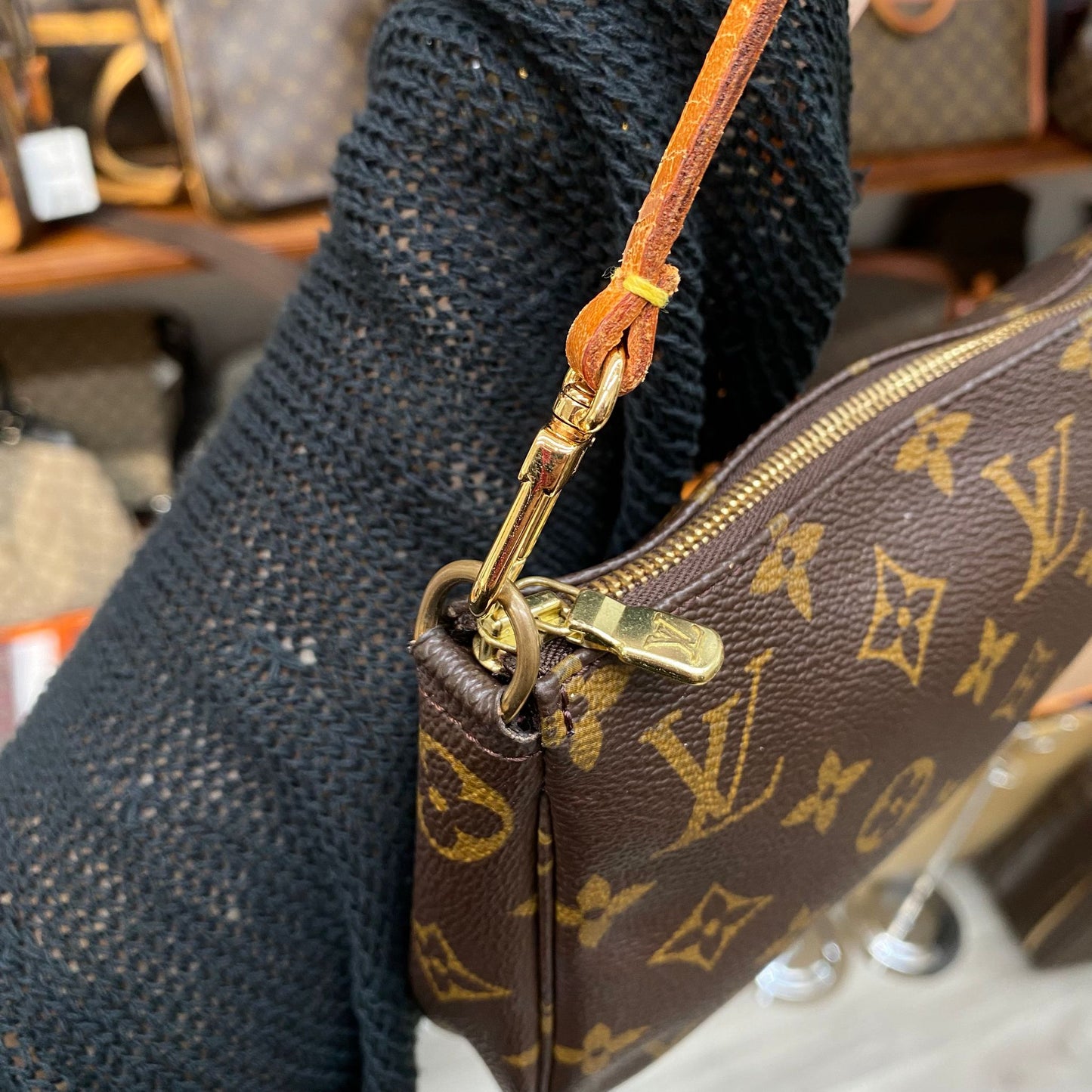 LV 麻將袋 Pochette Accessoires Monogram