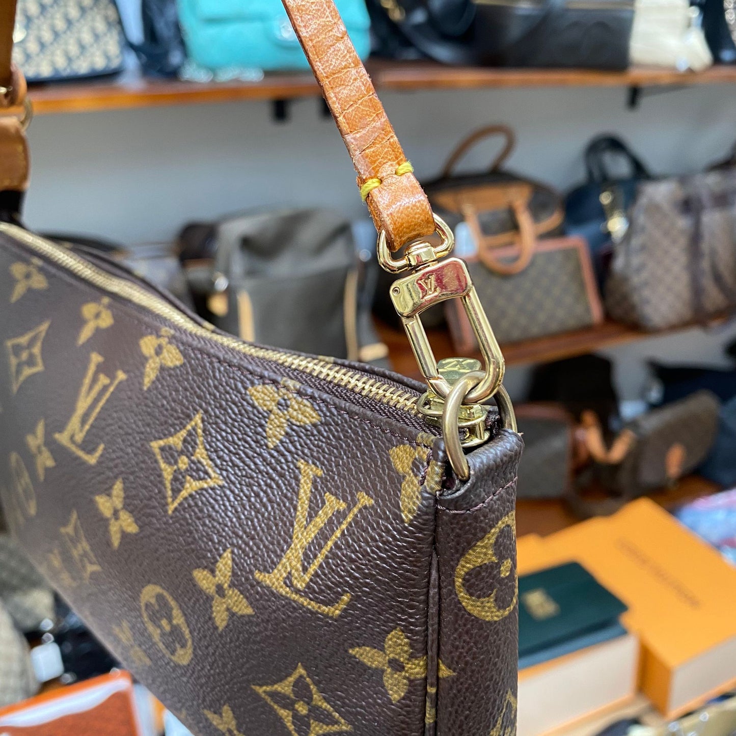 LV 麻將袋 Pochette Accessoires Monogram