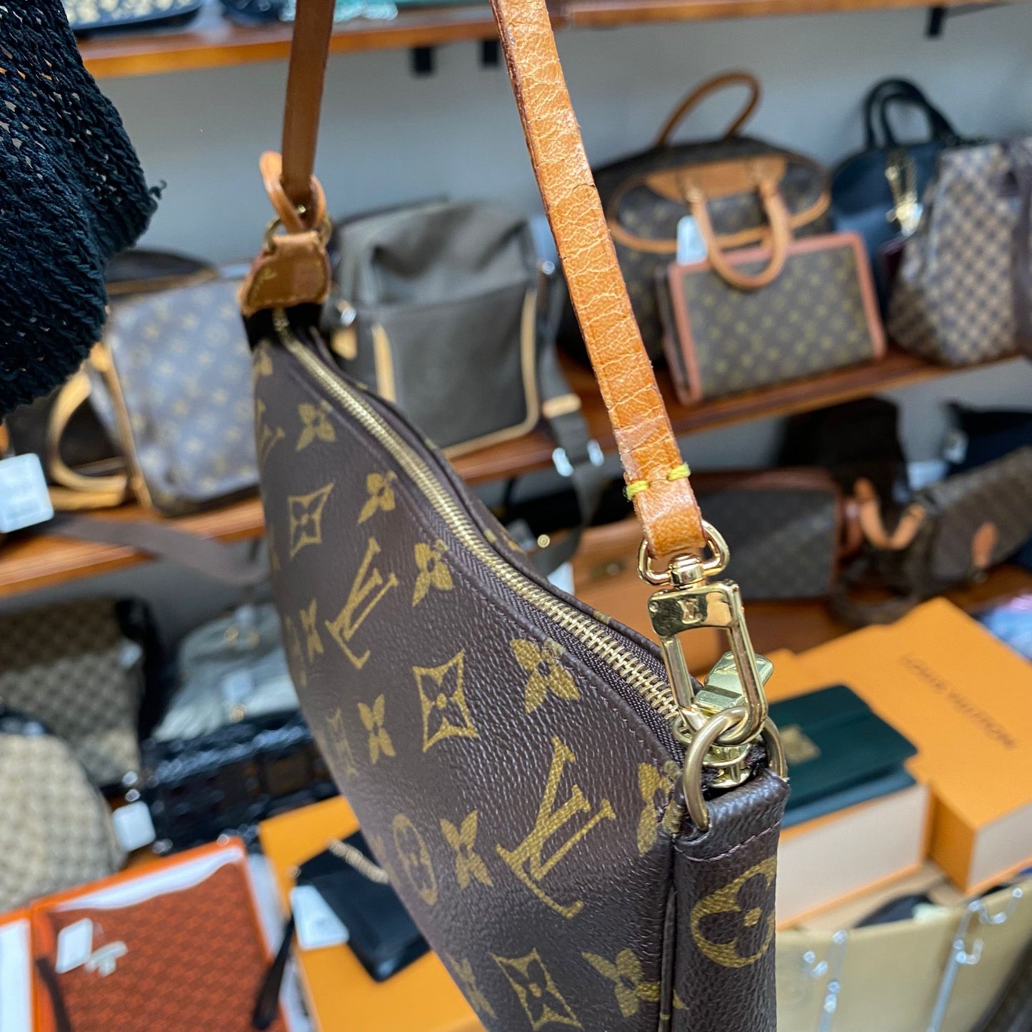LV 麻將袋 Pochette Accessoires Monogram