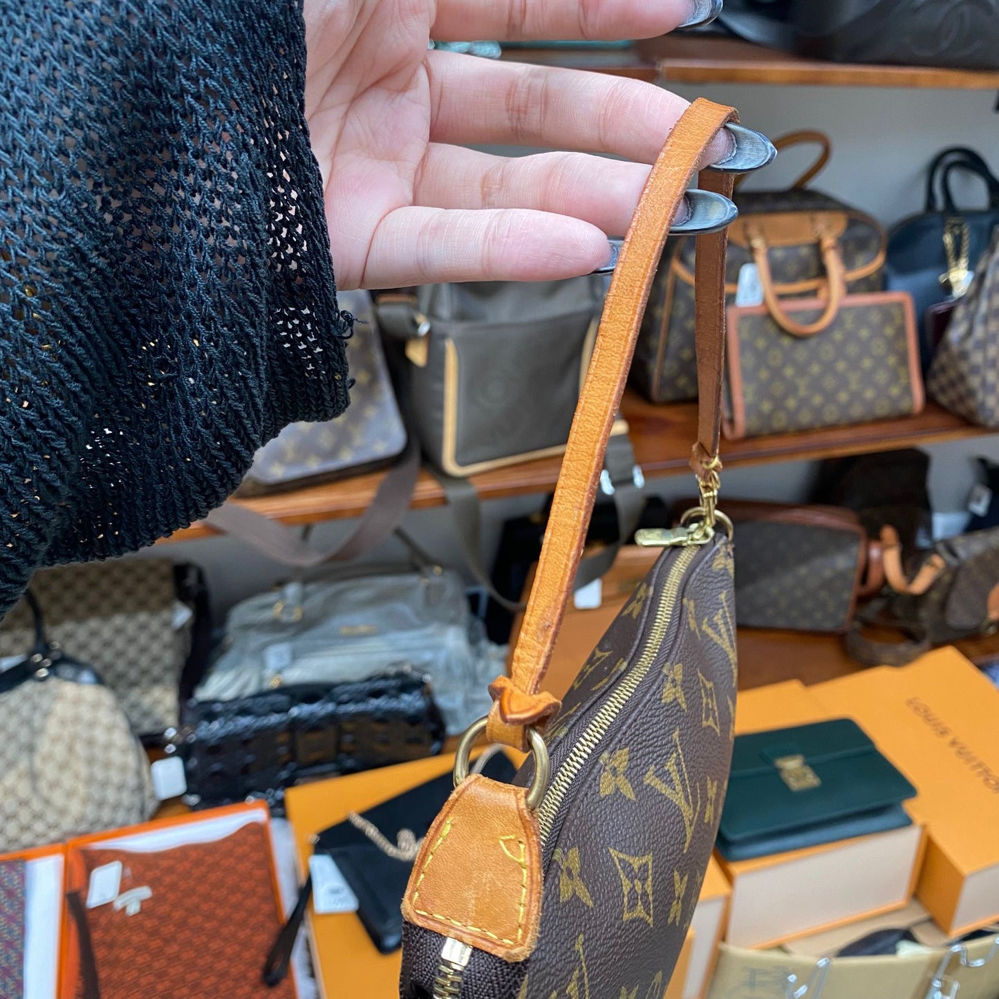LV 麻將袋 Pochette Accessoires Monogram