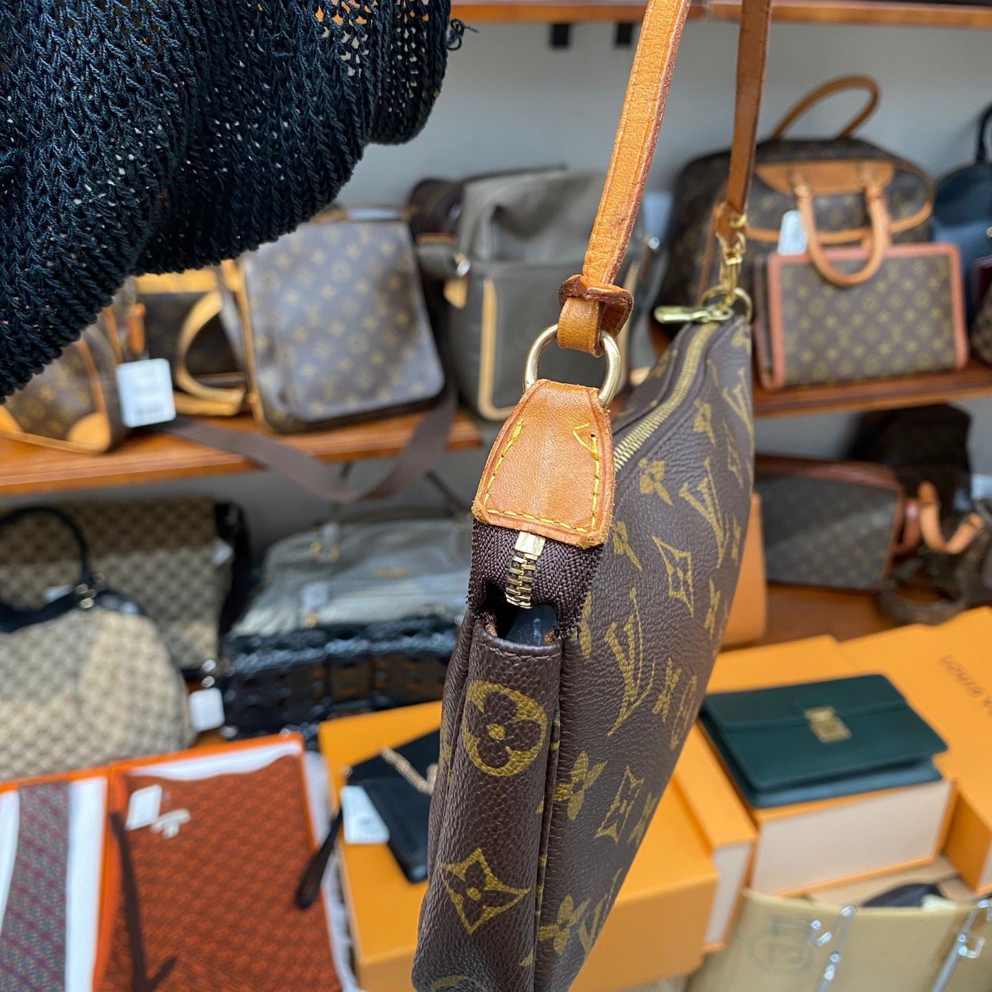 LV 麻將袋 Pochette Accessoires Monogram
