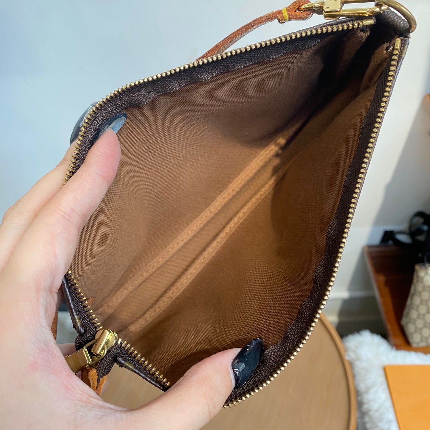 LV 麻將袋 Pochette Accessoires Monogram
