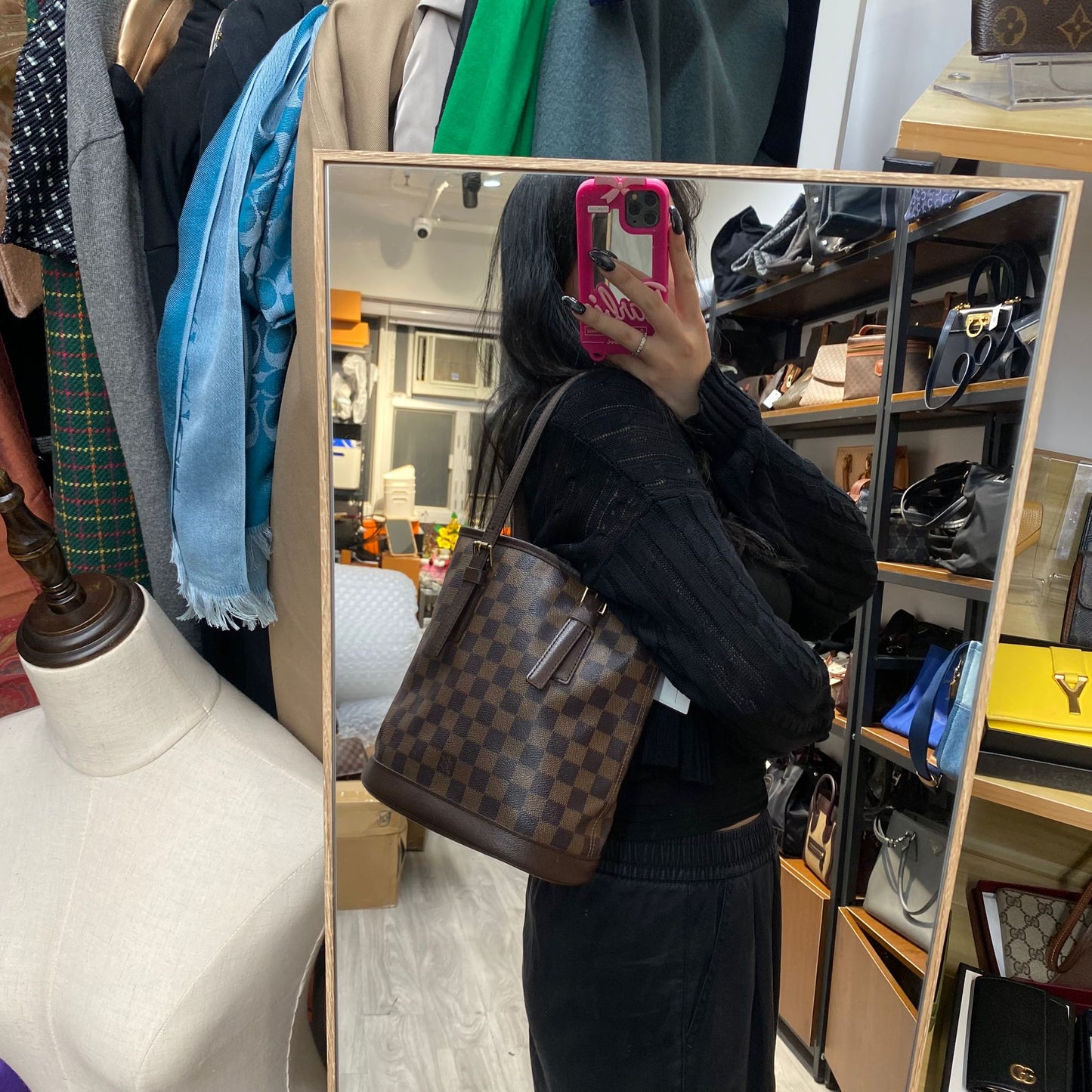 LV棋盤水桶Tote
