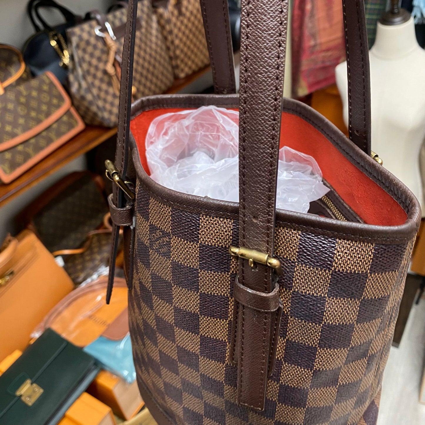 LV棋盤水桶Tote