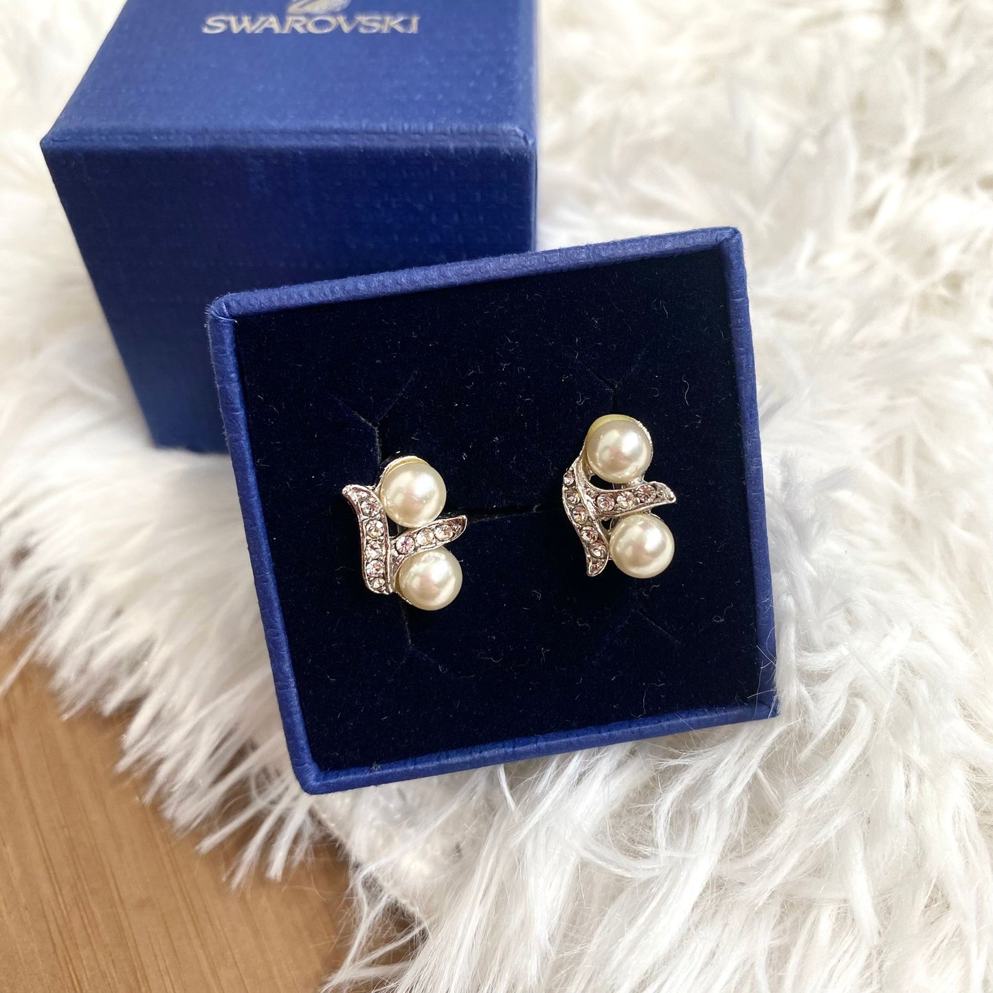 SWAROVSKI 耳夾  有盒有塵袋