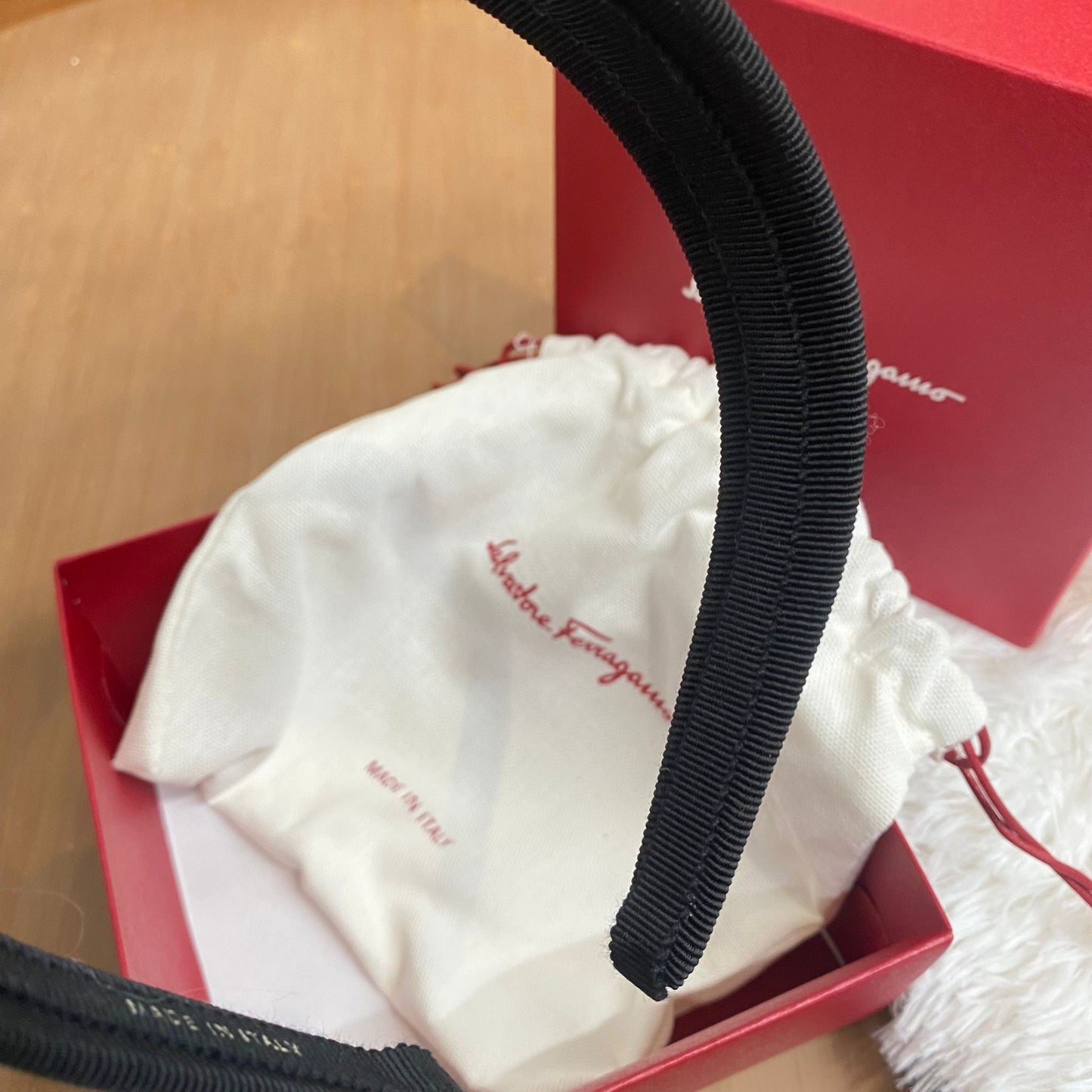 Ferragamo 閃石頭箍  有盒