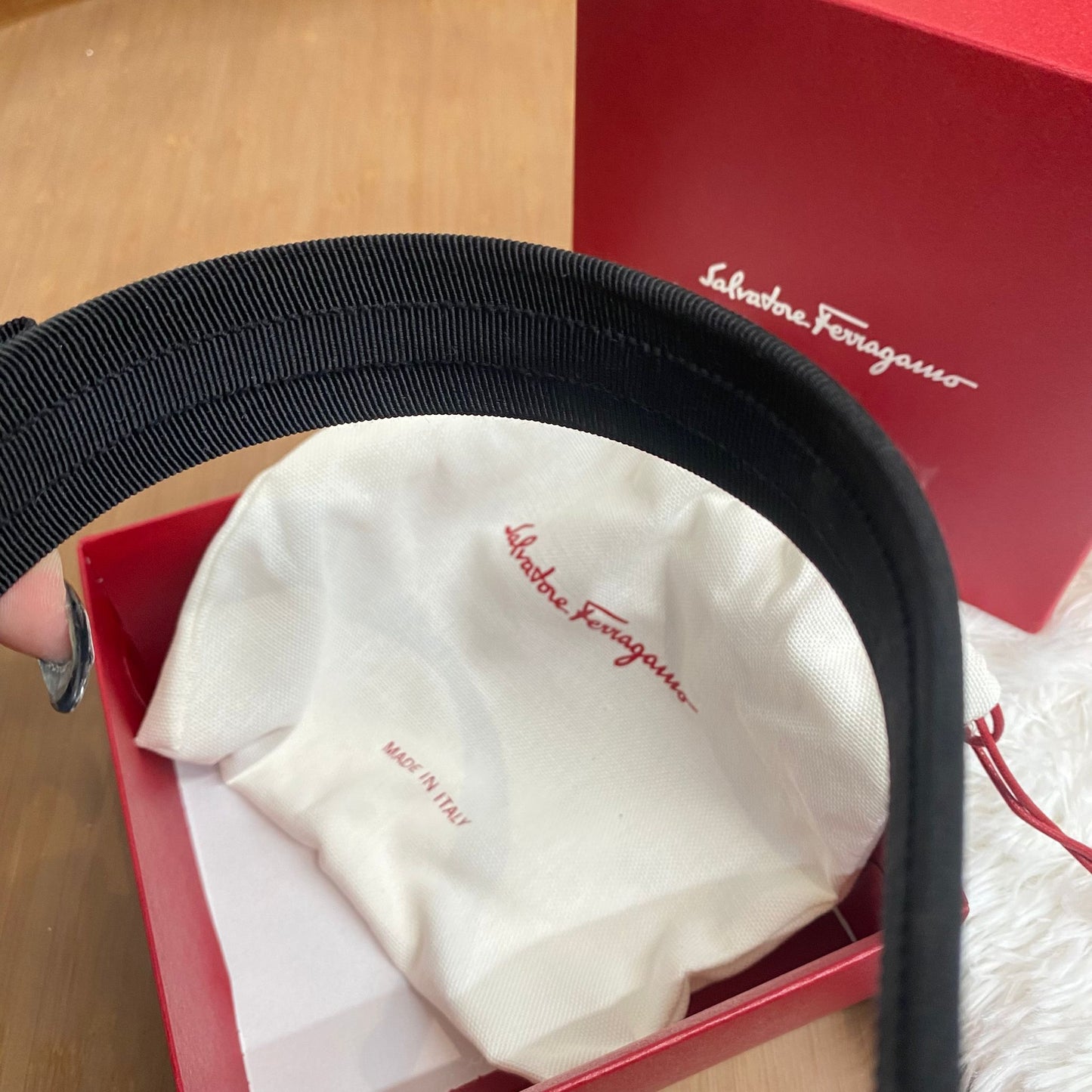 Ferragamo 閃石頭箍  有盒