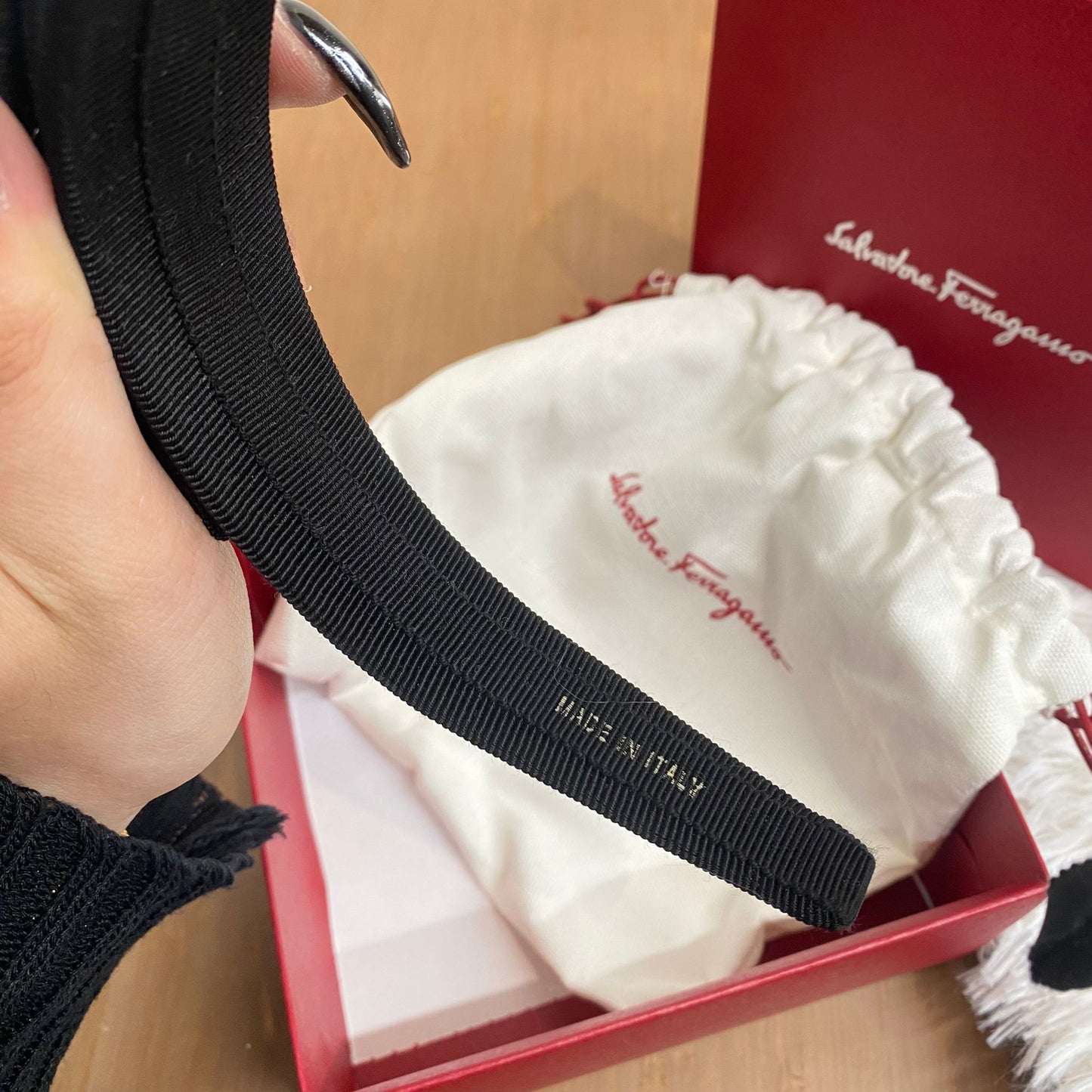 Ferragamo 閃石頭箍  有盒
