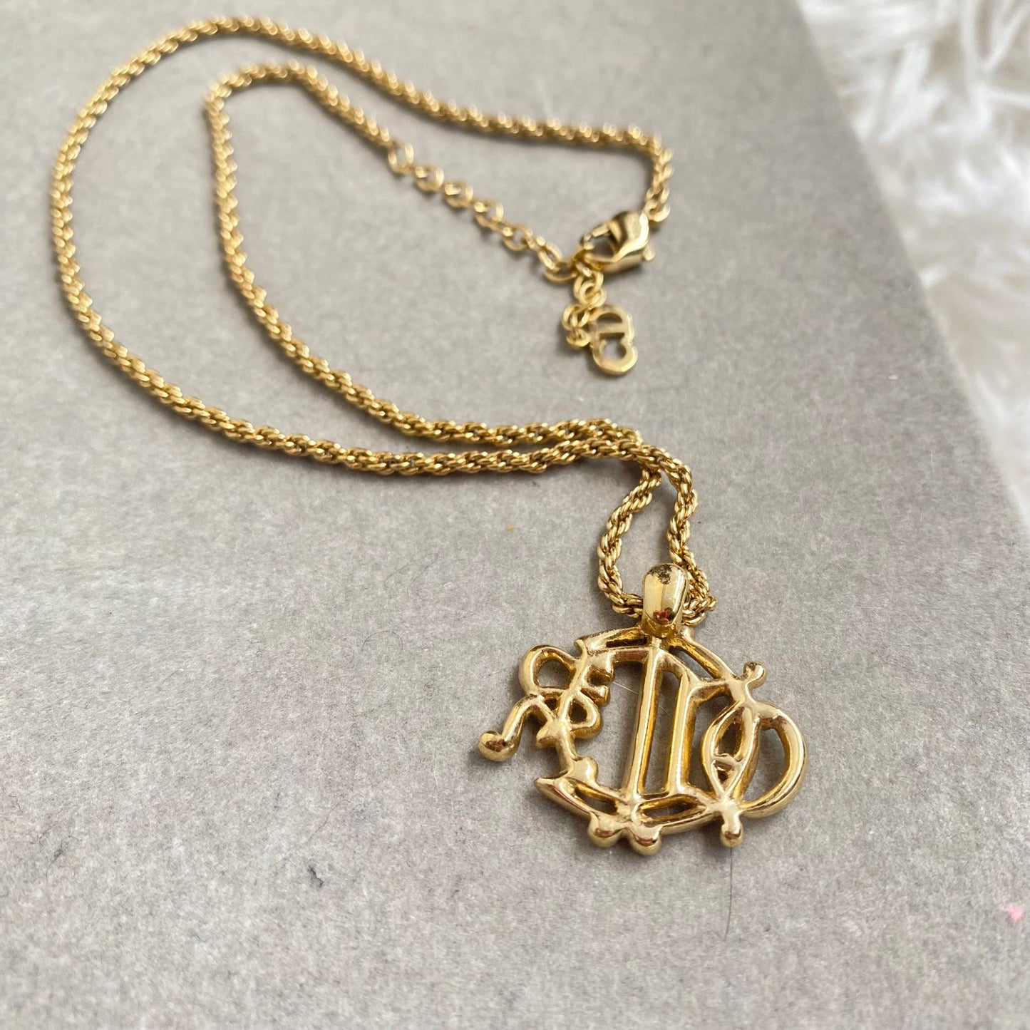 DIOR 南瓜頸鏈