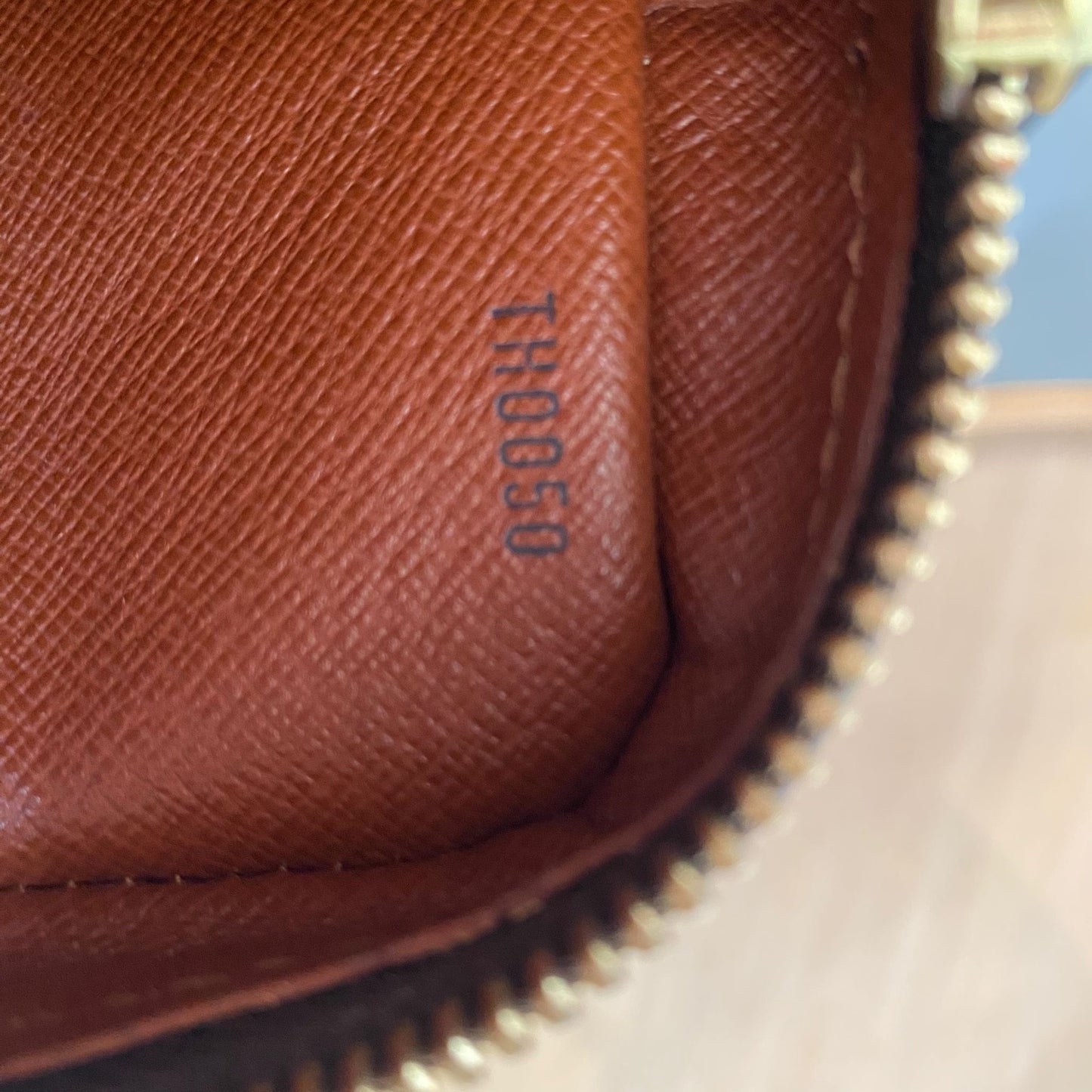 LV 日字斜孭袋 M45236