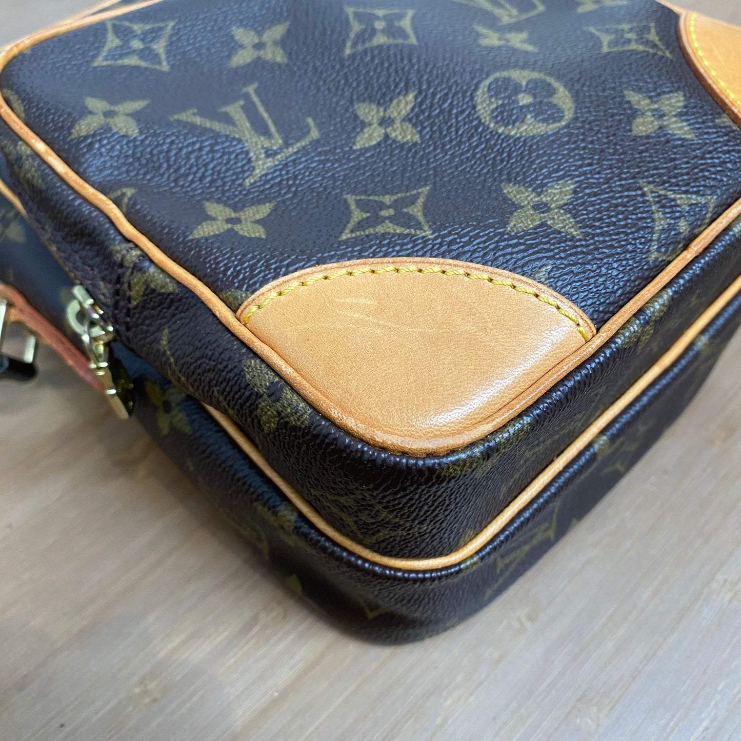 LV 日字斜孭袋 M45236