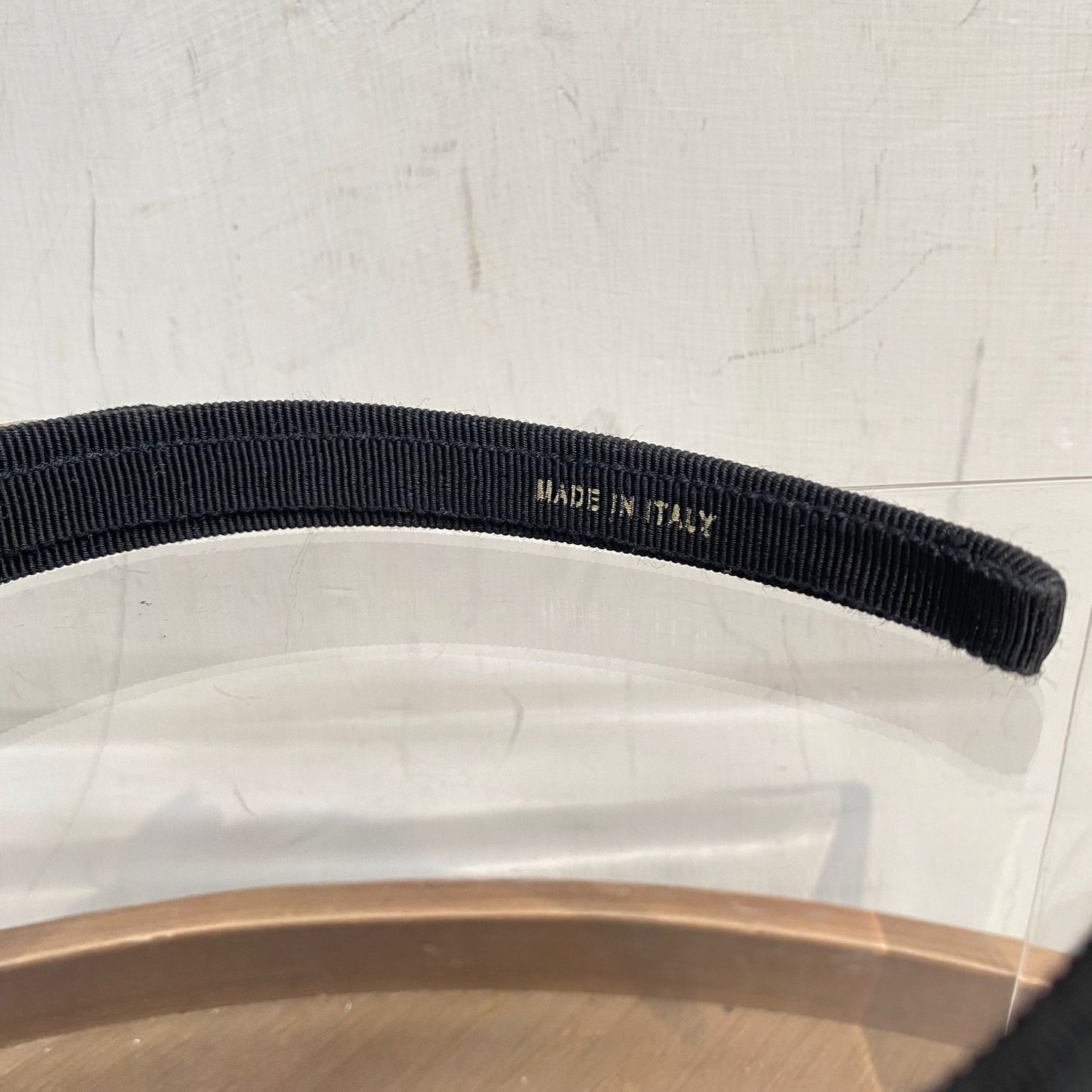 Ferragamo黑金頭箍 有塵袋