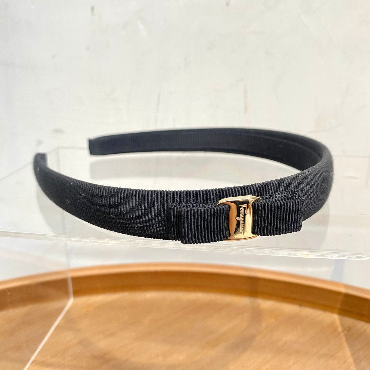 Ferragamo黑金頭箍 有塵袋