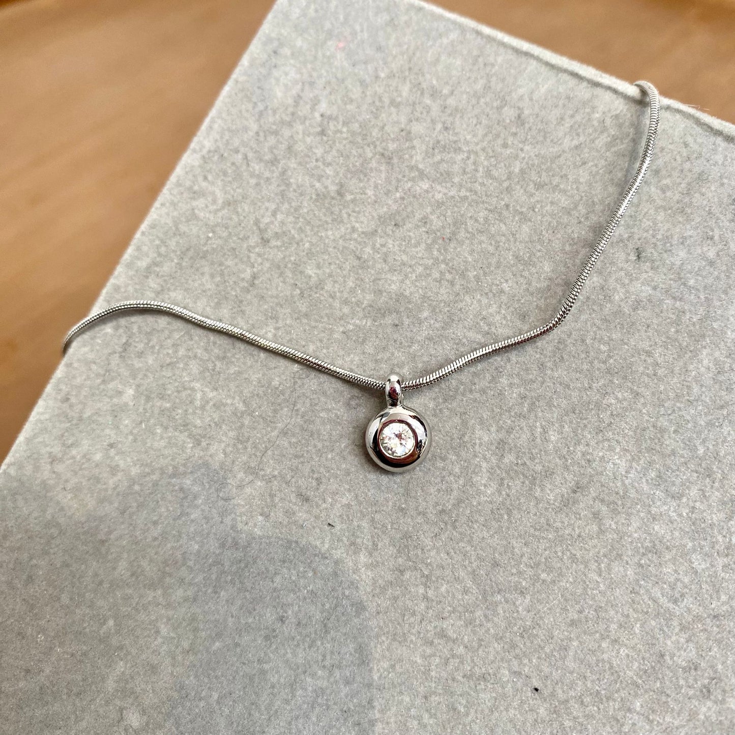 SWAROVSKI 單鑽頸鏈 有盒