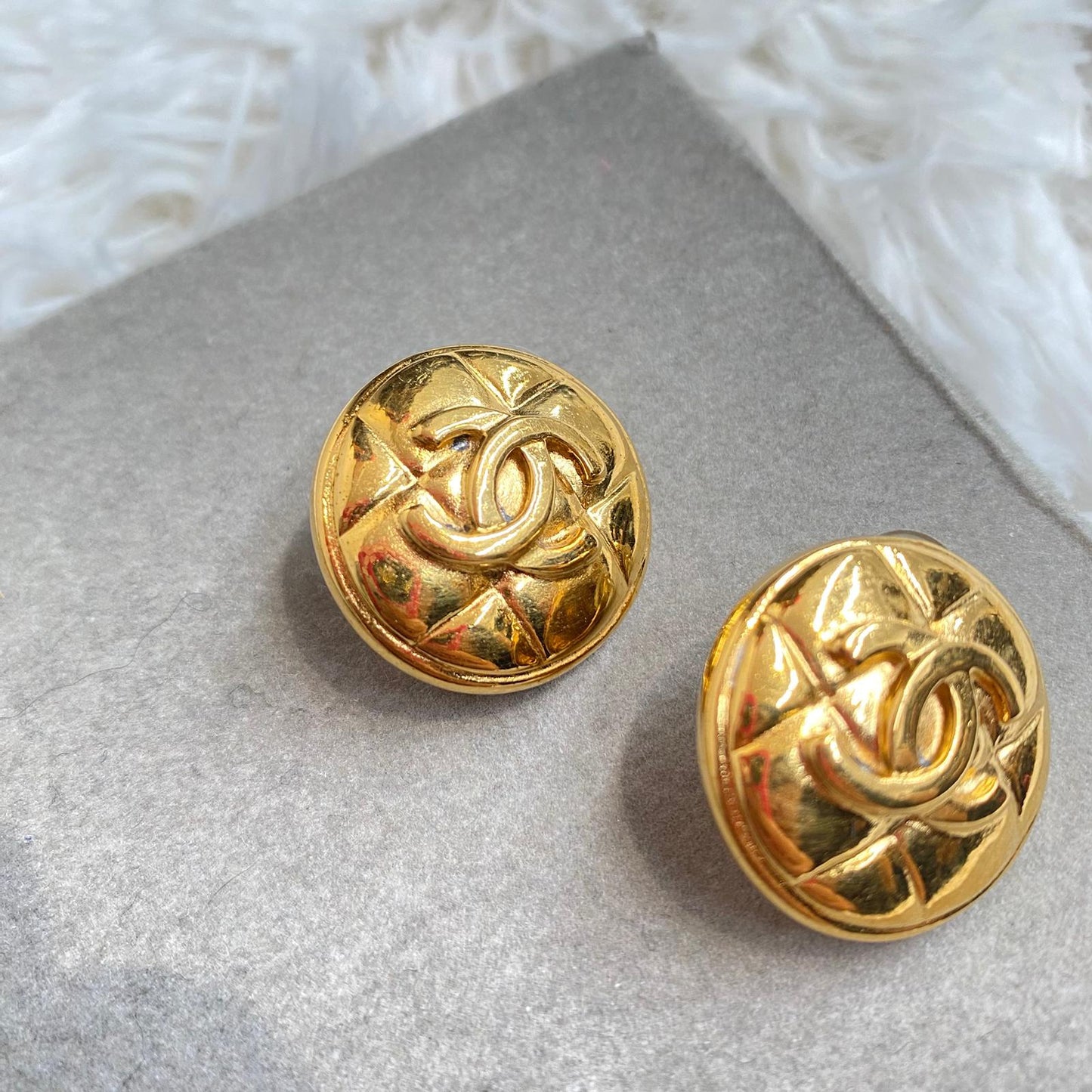 CHANEL 金色耳夾 有刻印
