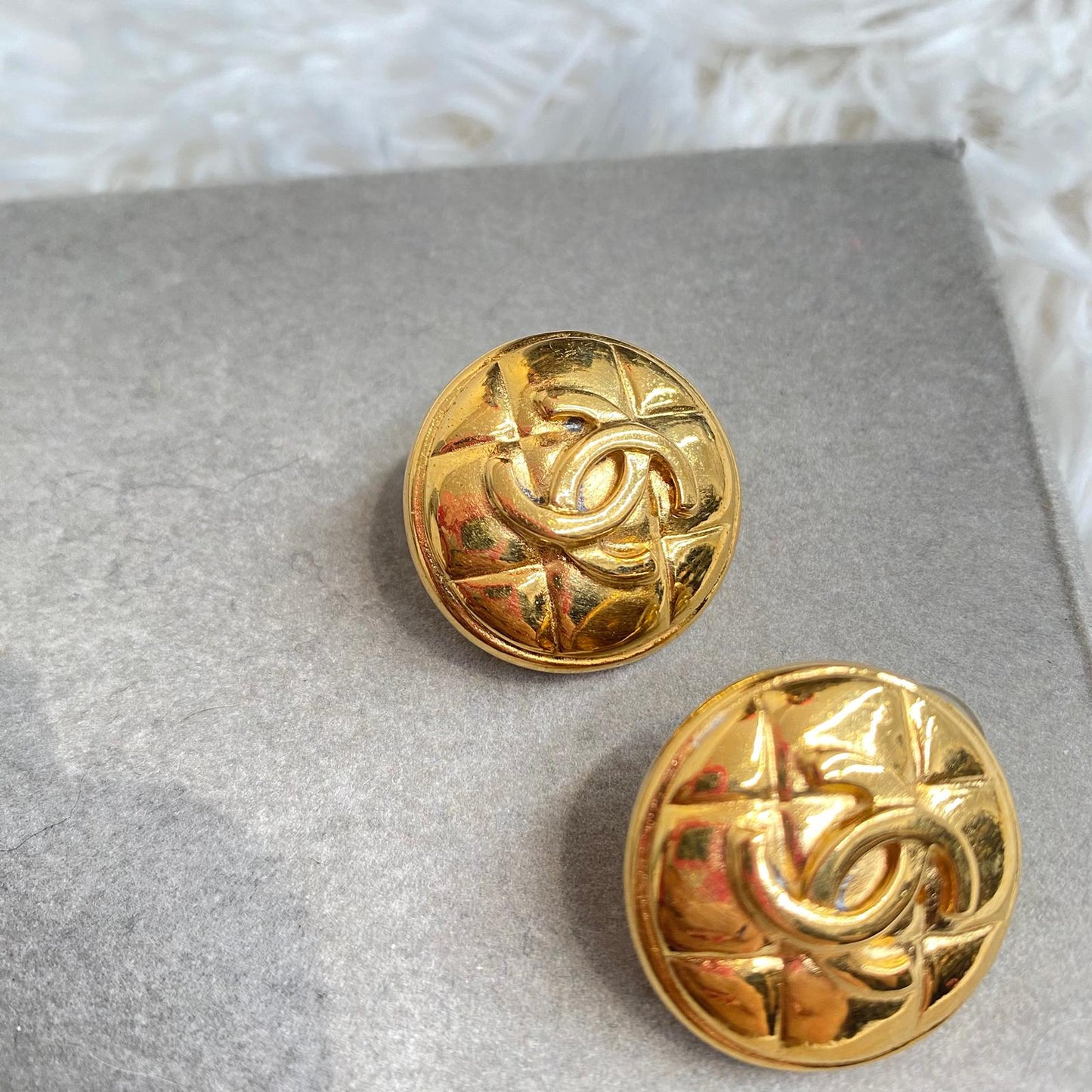 CHANEL 金色耳夾 有刻印
