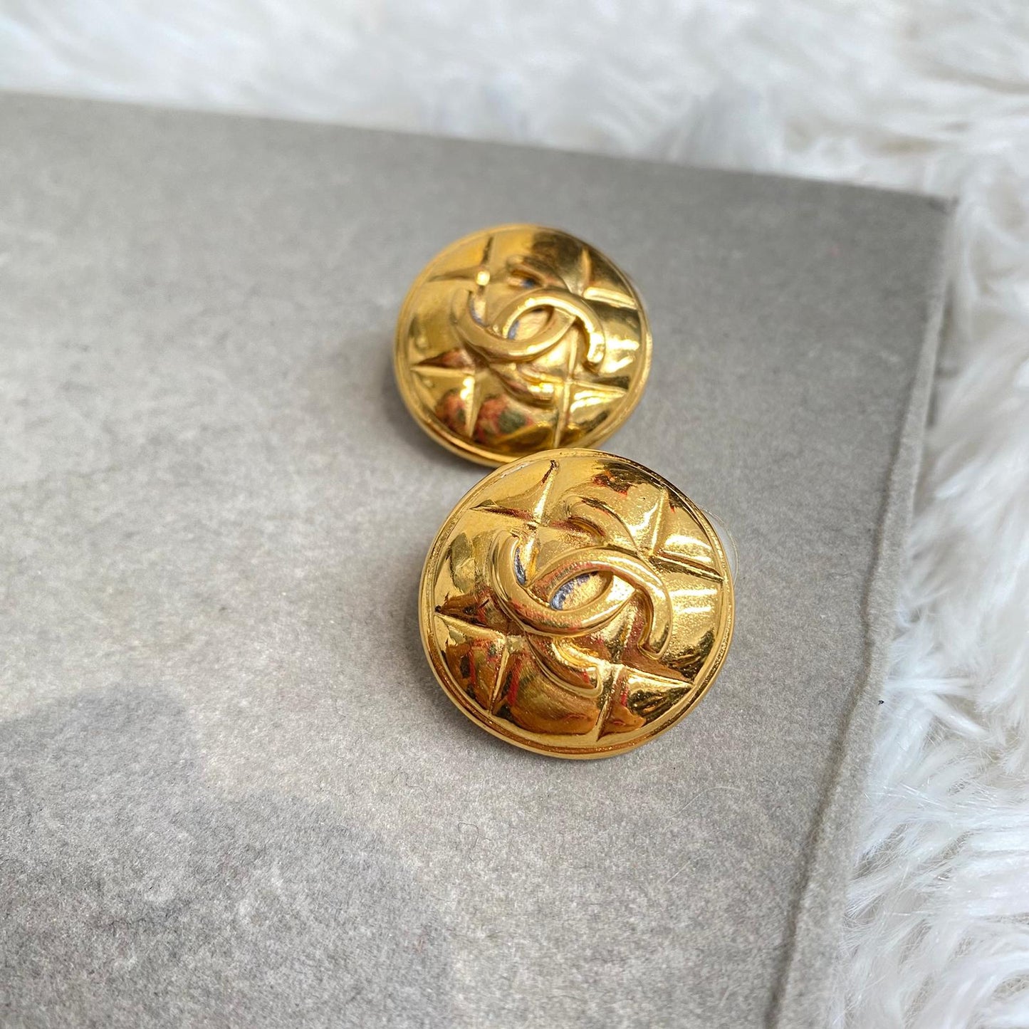 CHANEL 金色耳夾 有刻印