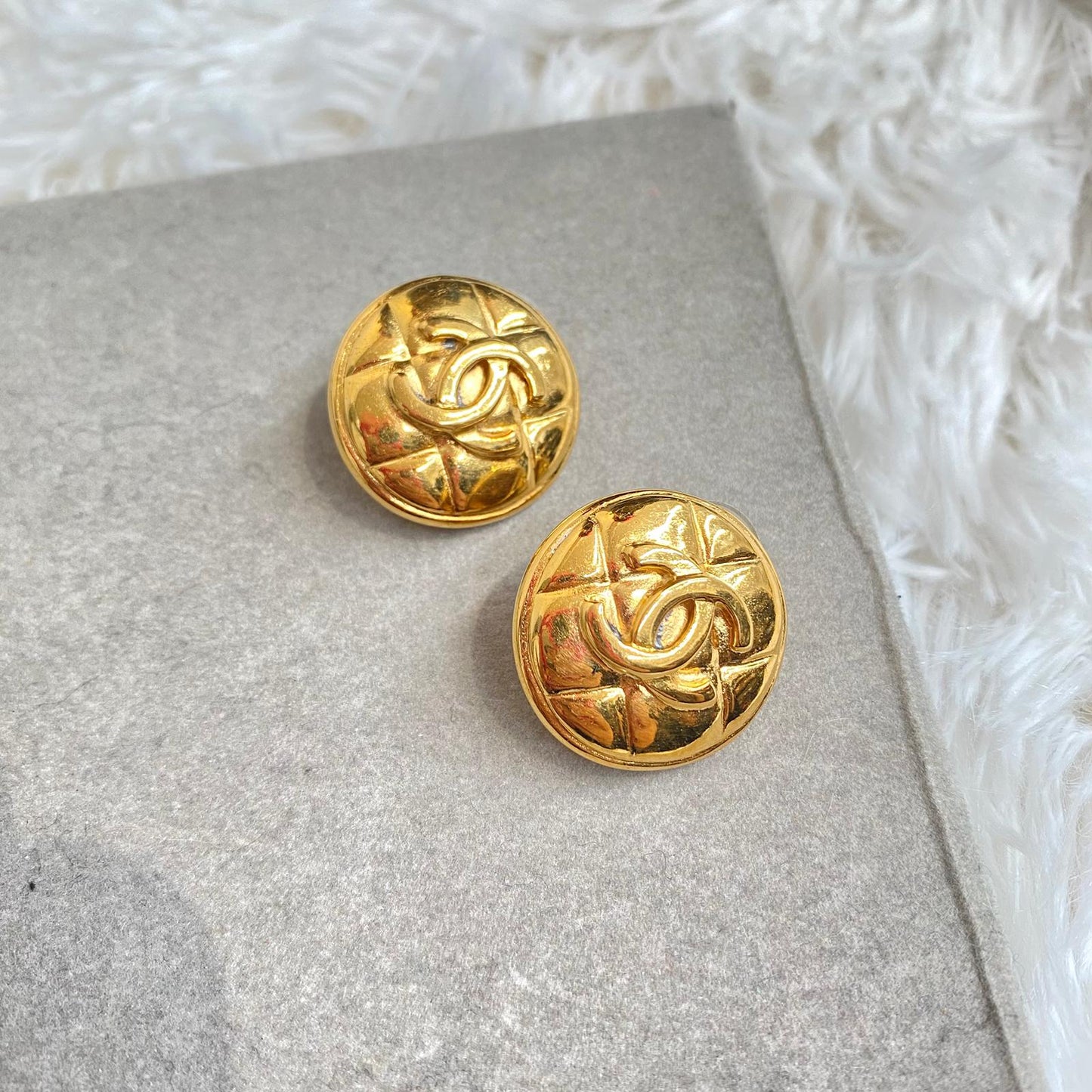 CHANEL 金色耳夾 有刻印