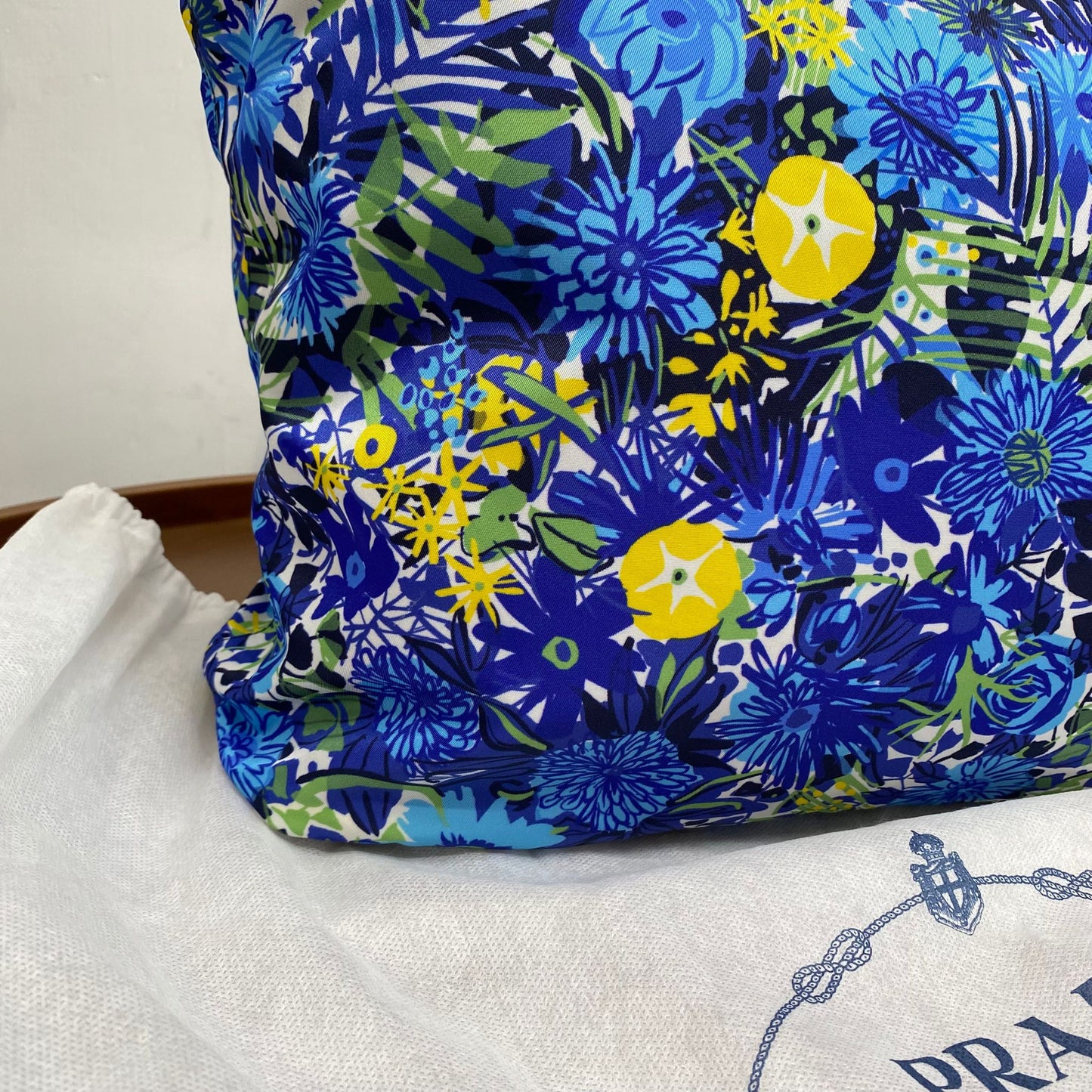 Prada Tote 有塵袋