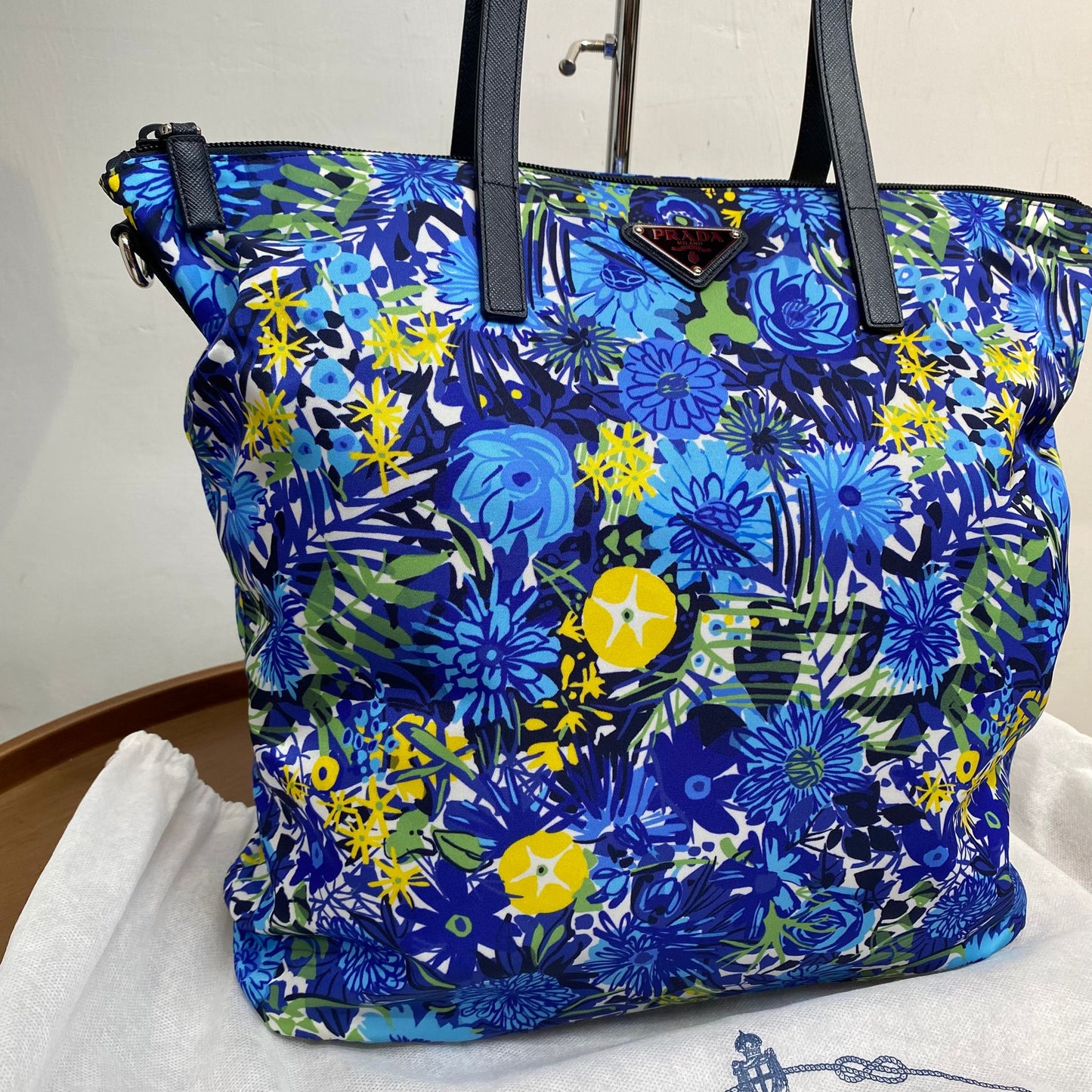 Prada Tote 有塵袋