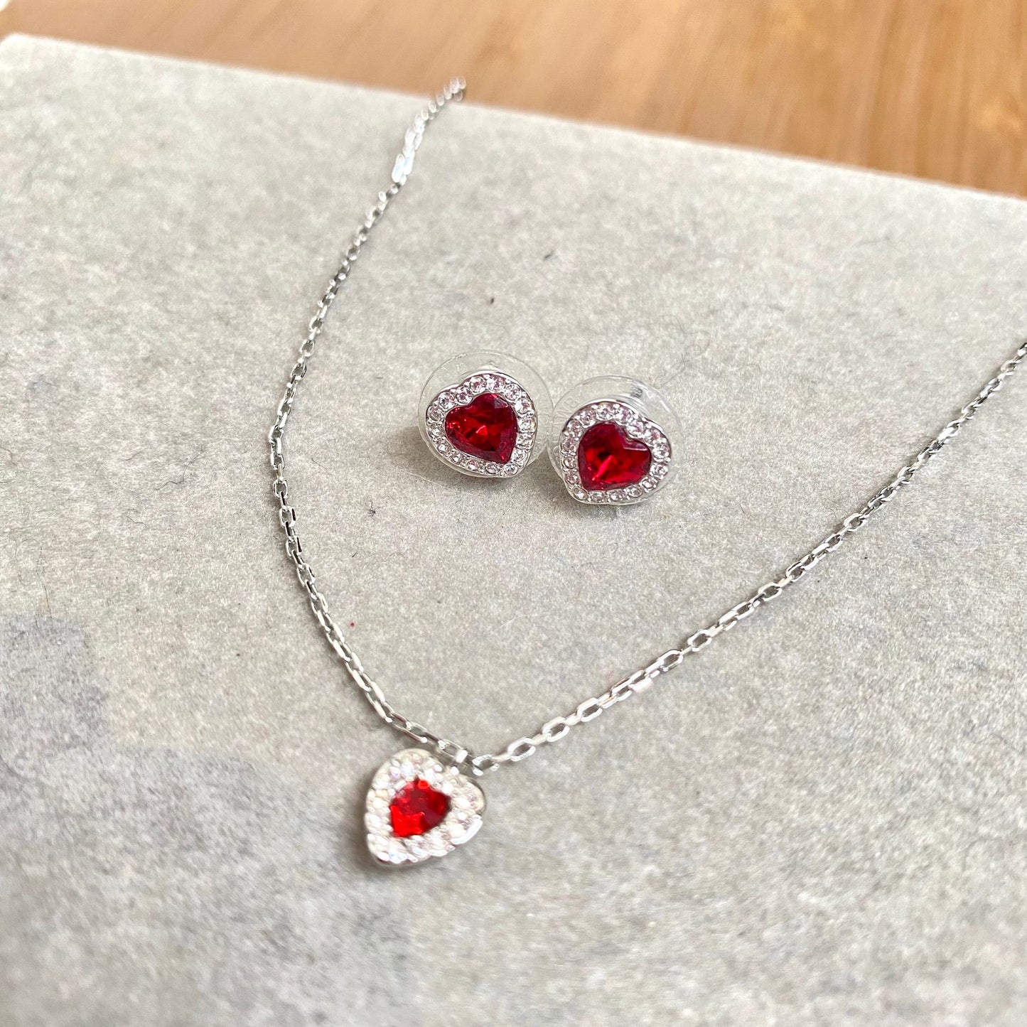 SWAROVSKI 紅心頸鏈