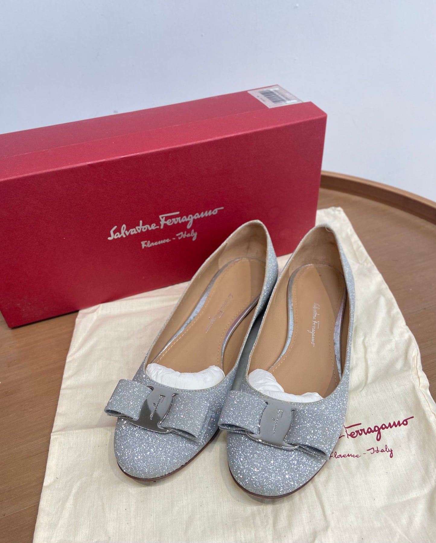 Ferragamo 銀色平底鞋