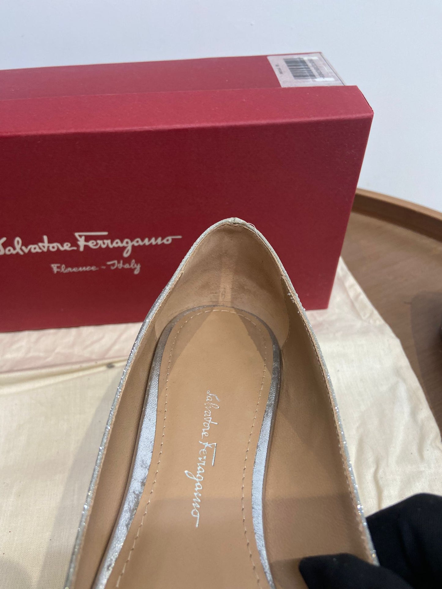 Ferragamo 銀色平底鞋