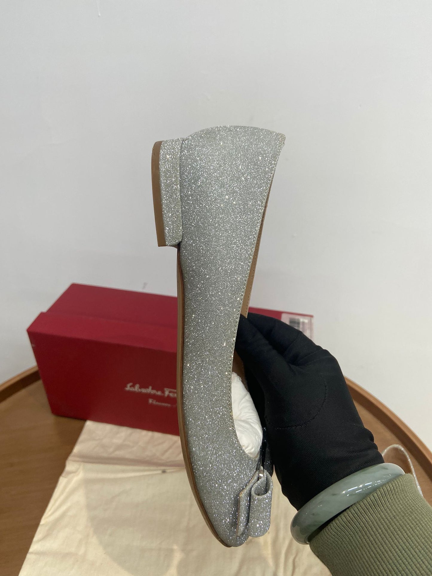 Ferragamo 銀色平底鞋