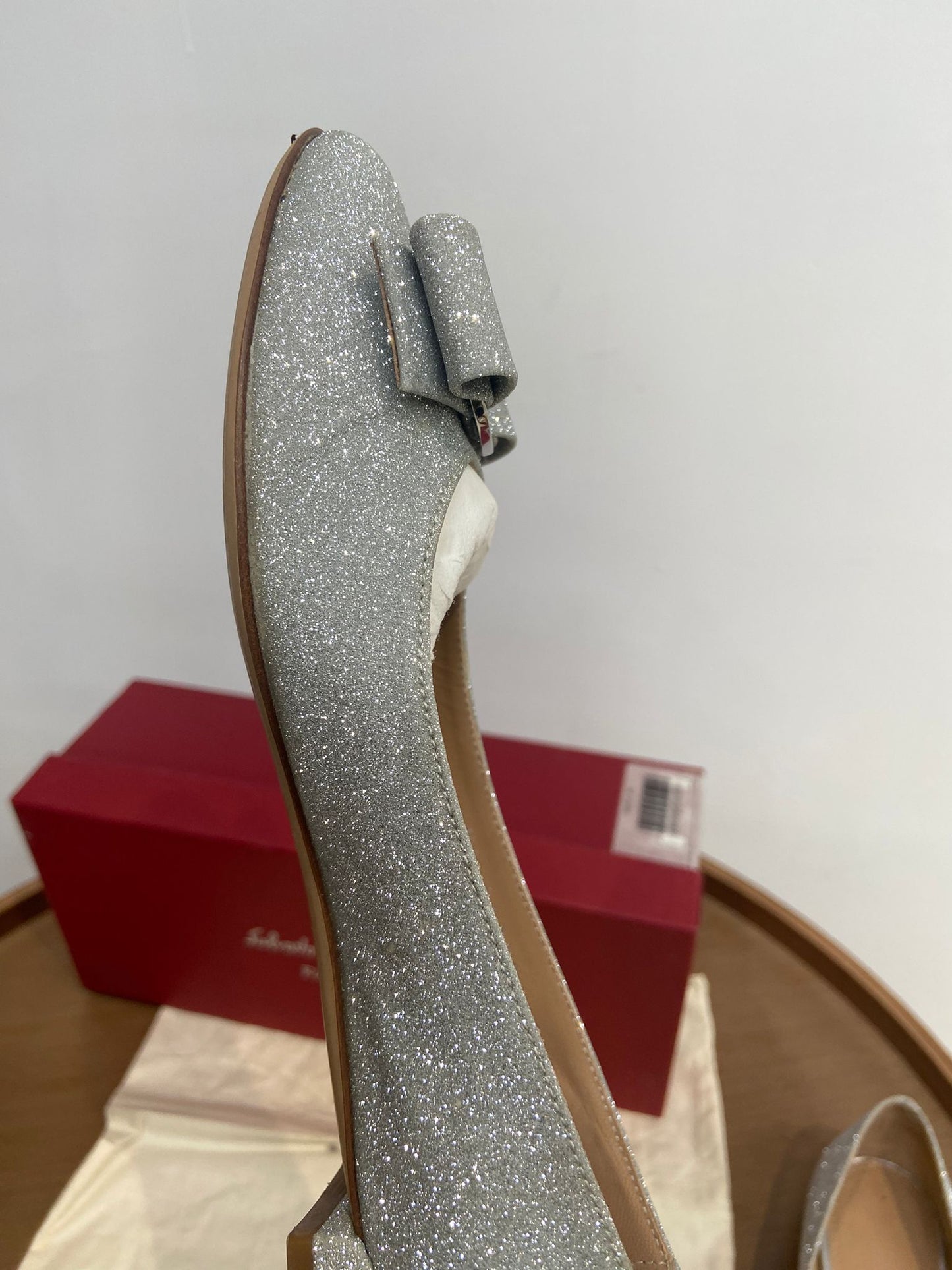 Ferragamo 銀色平底鞋
