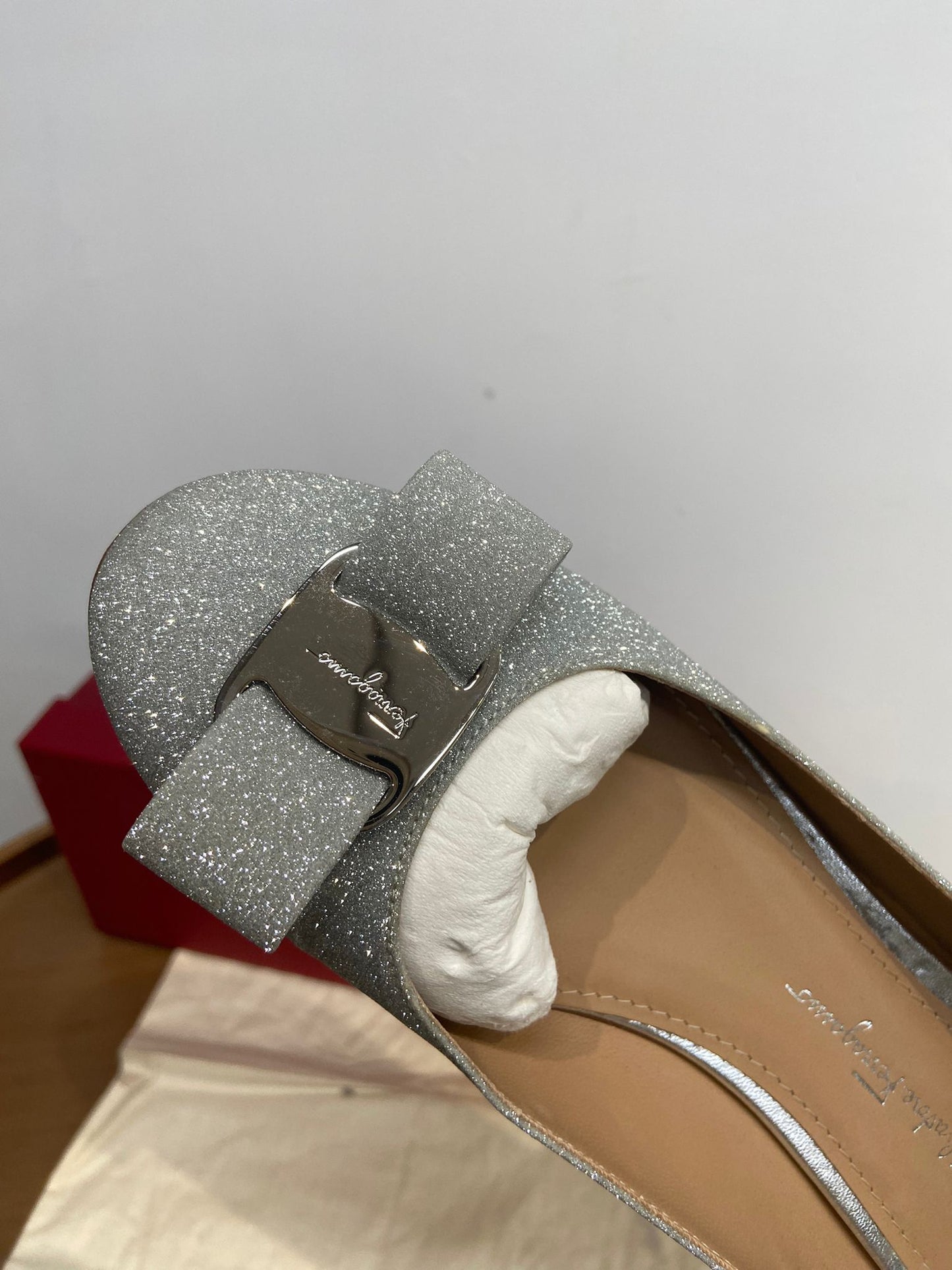 Ferragamo 銀色平底鞋