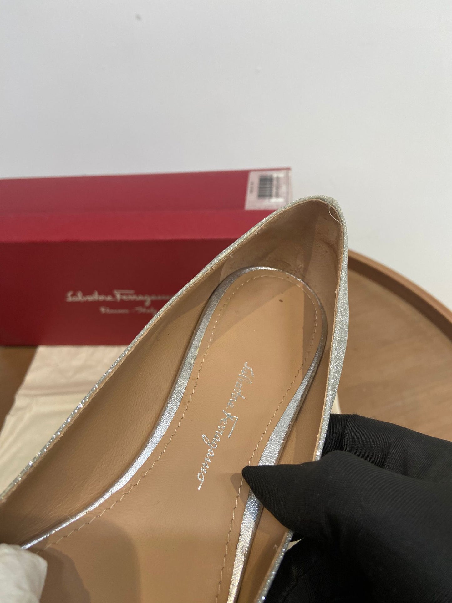 Ferragamo 銀色平底鞋