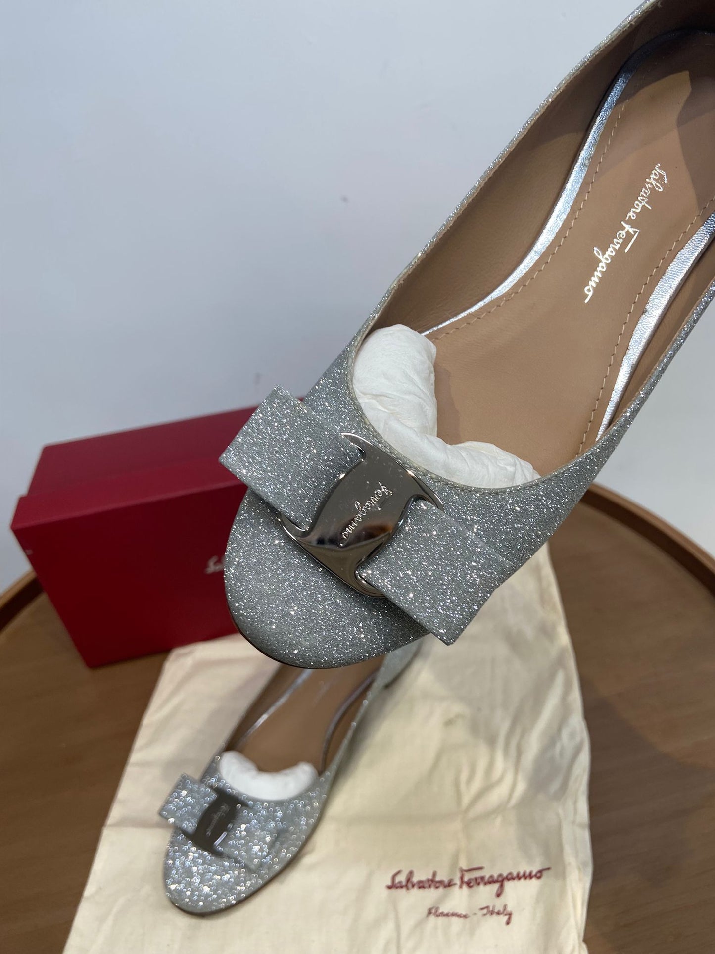Ferragamo 銀色平底鞋