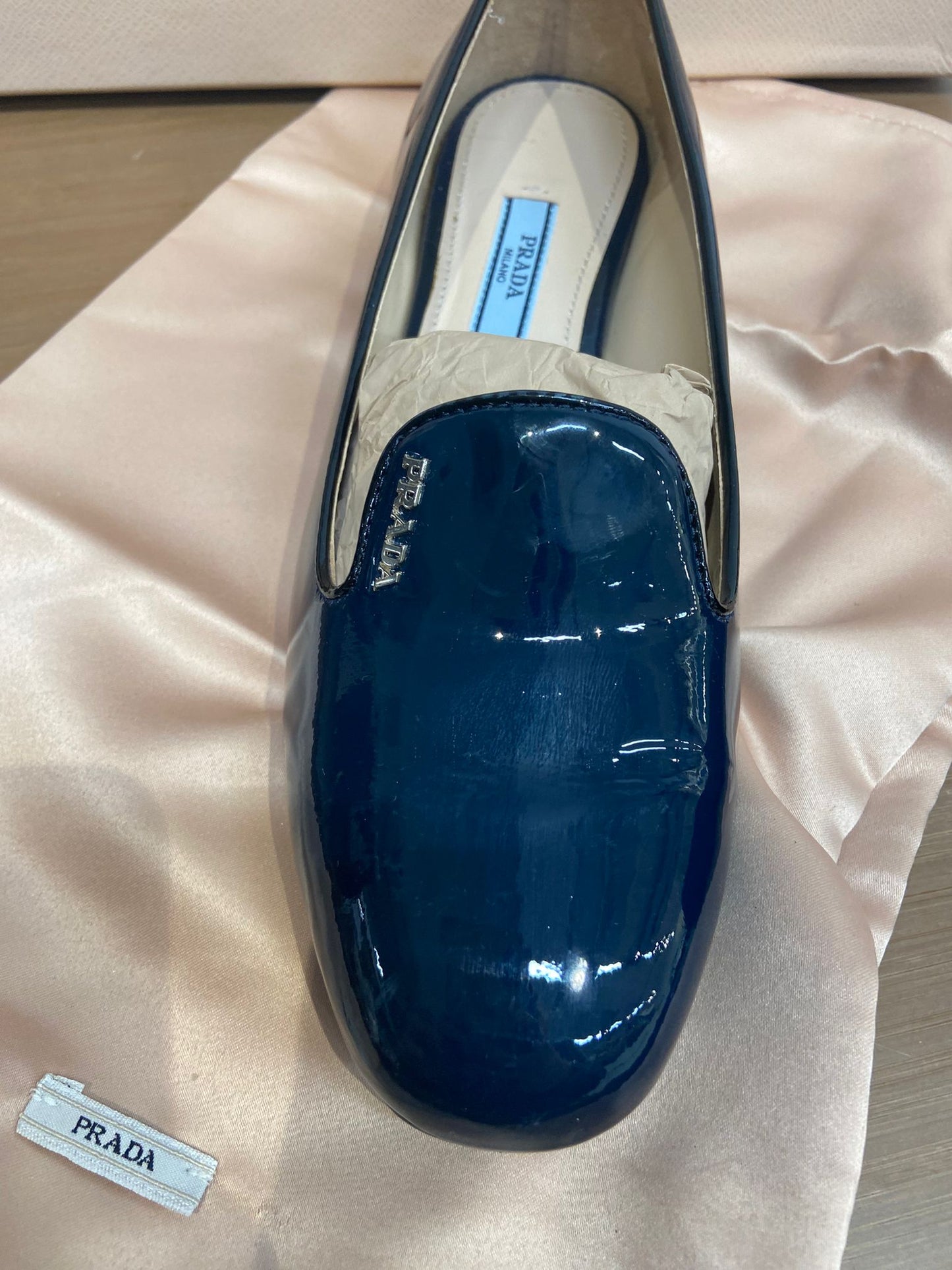 Prada 漆皮 平底鞋