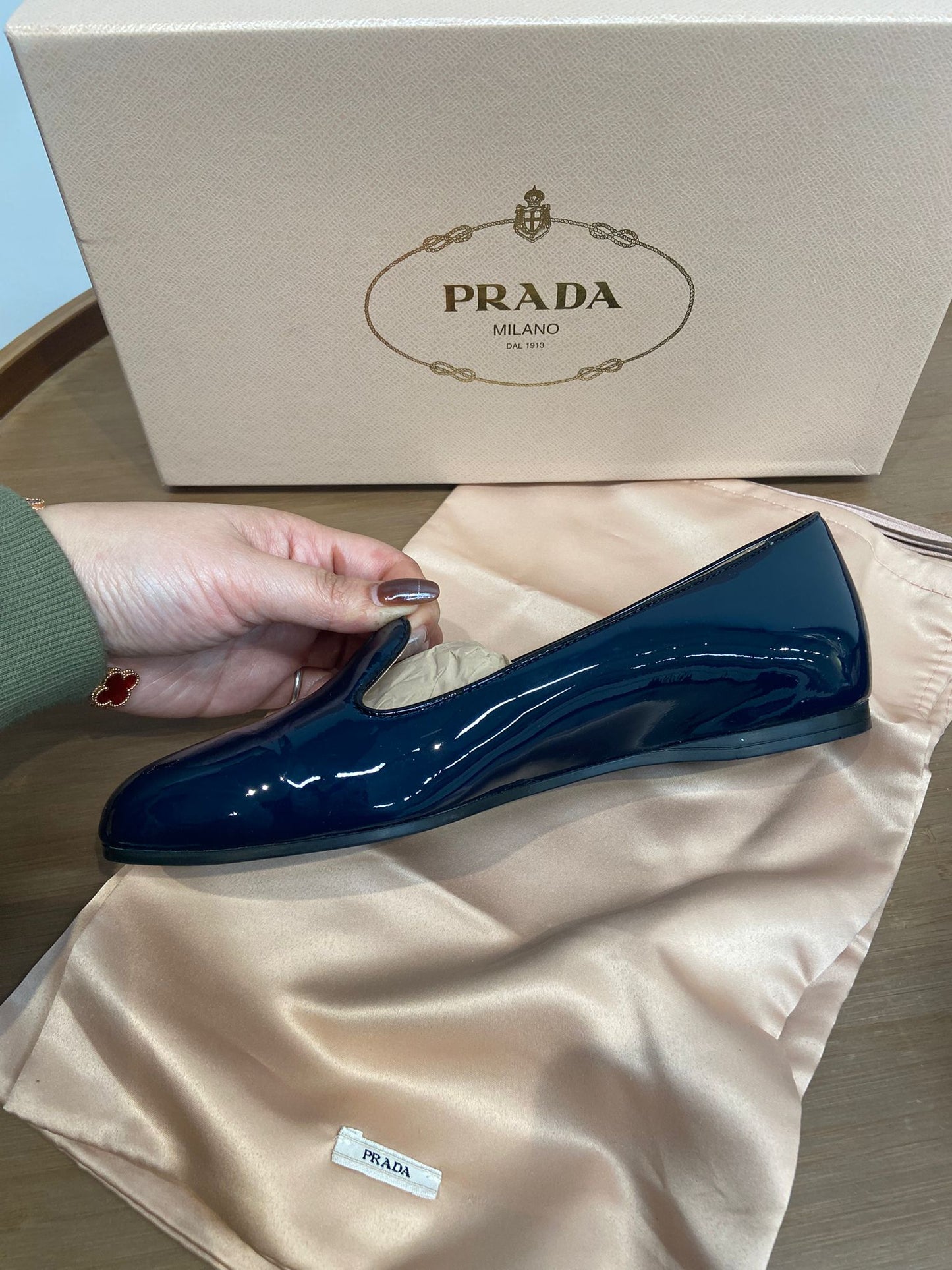 Prada 漆皮 平底鞋