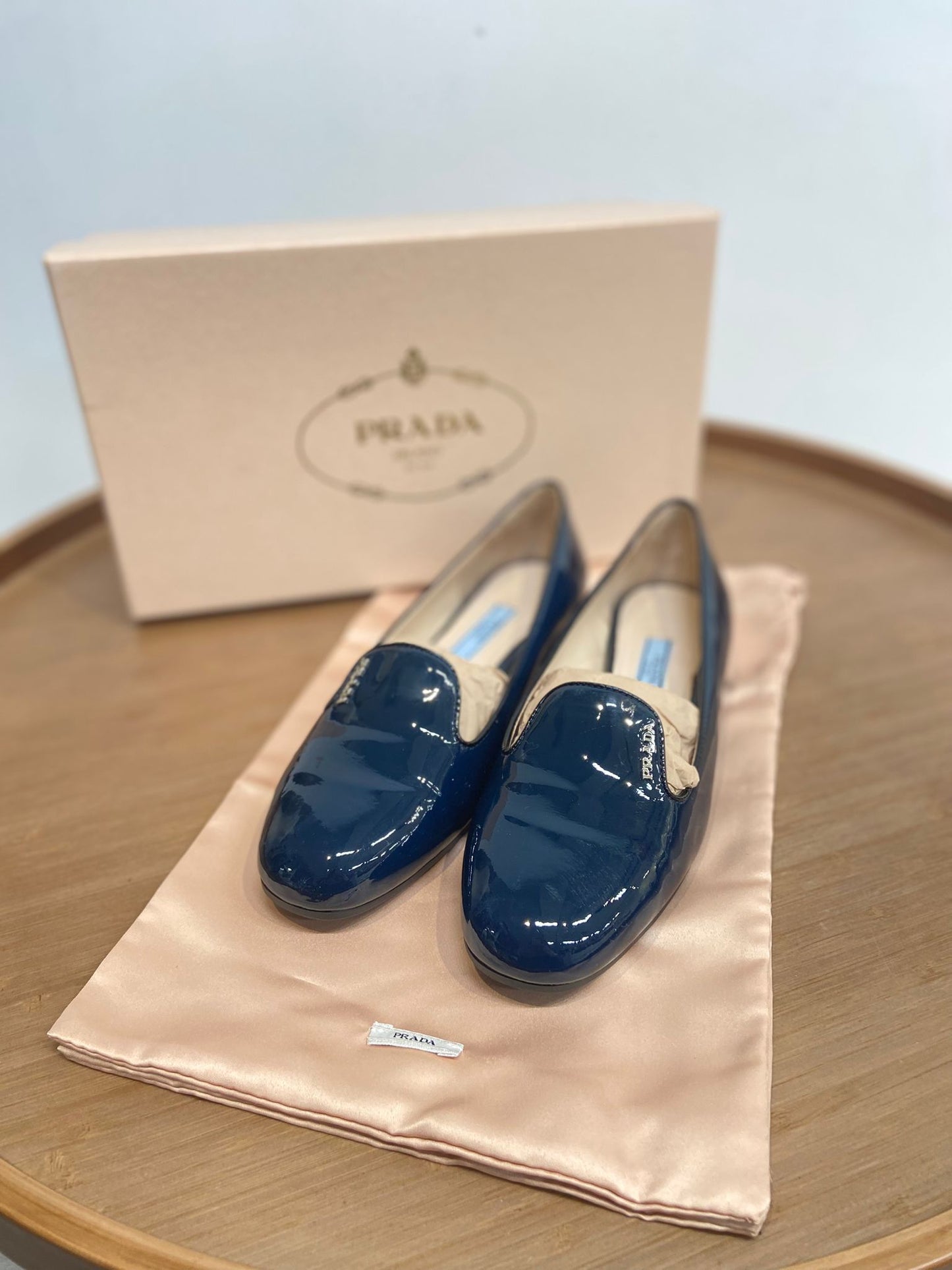 Prada 漆皮 平底鞋