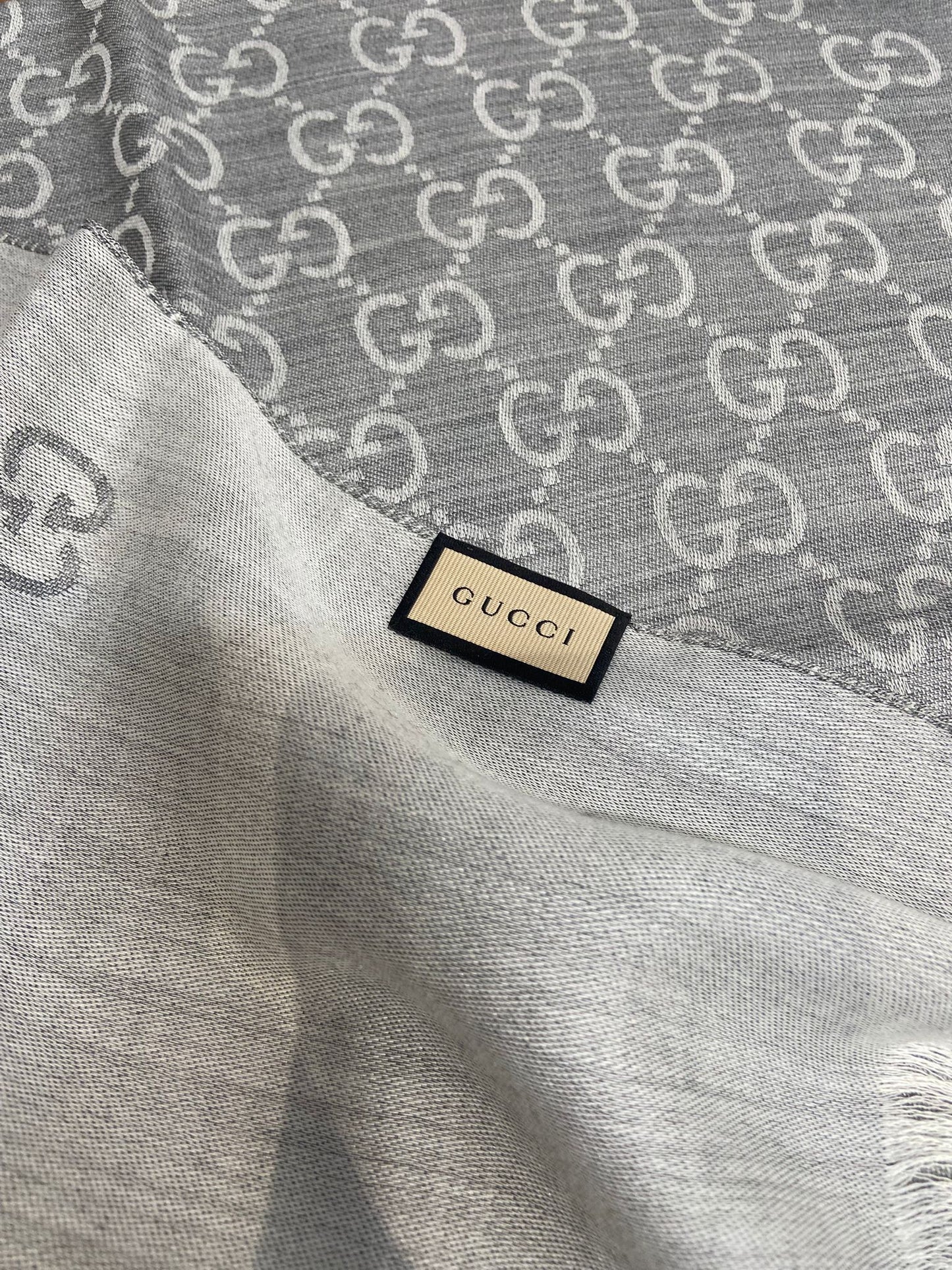 Gucci 灰色 雙面圍巾