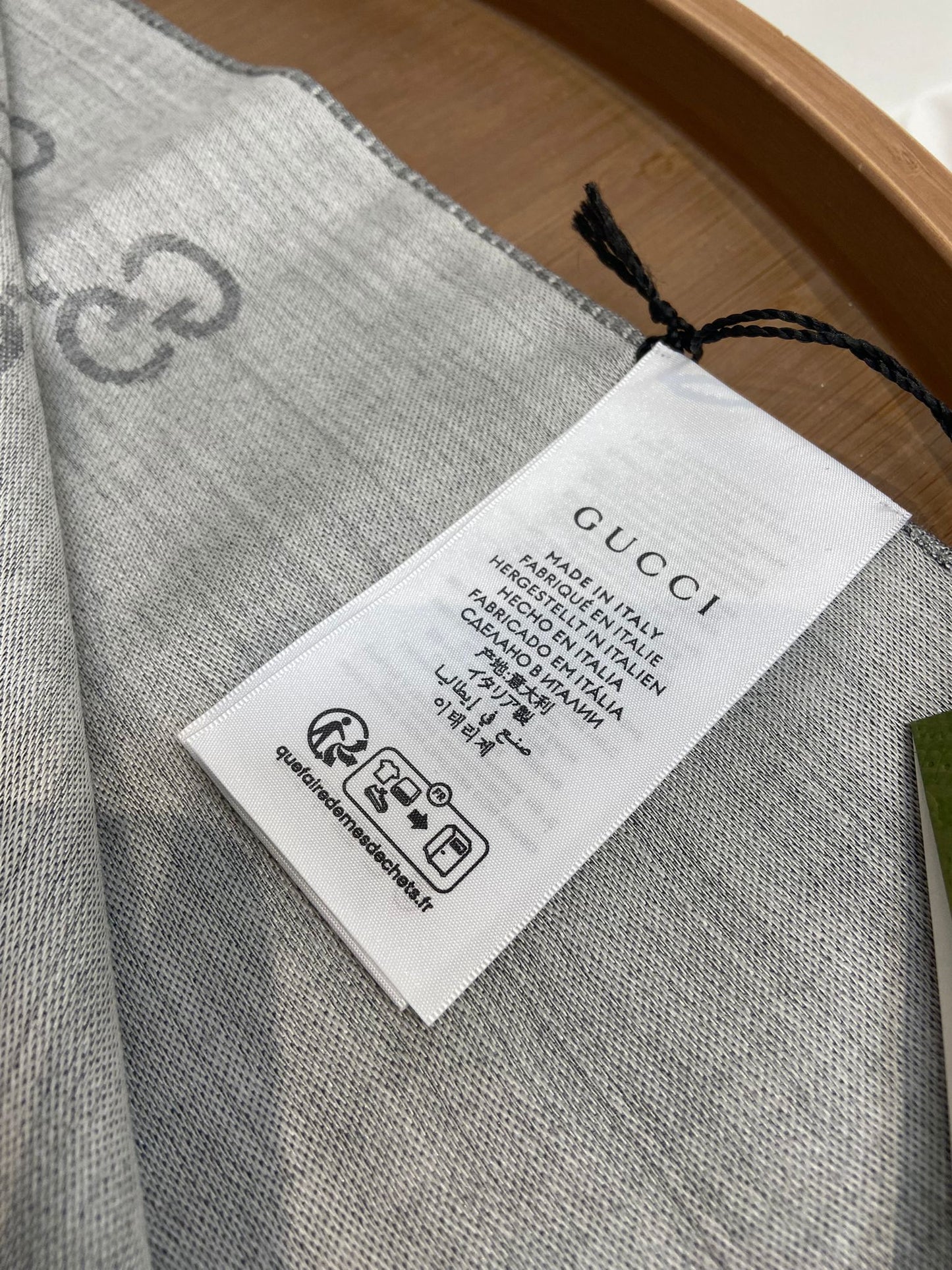 Gucci 灰色 雙面圍巾